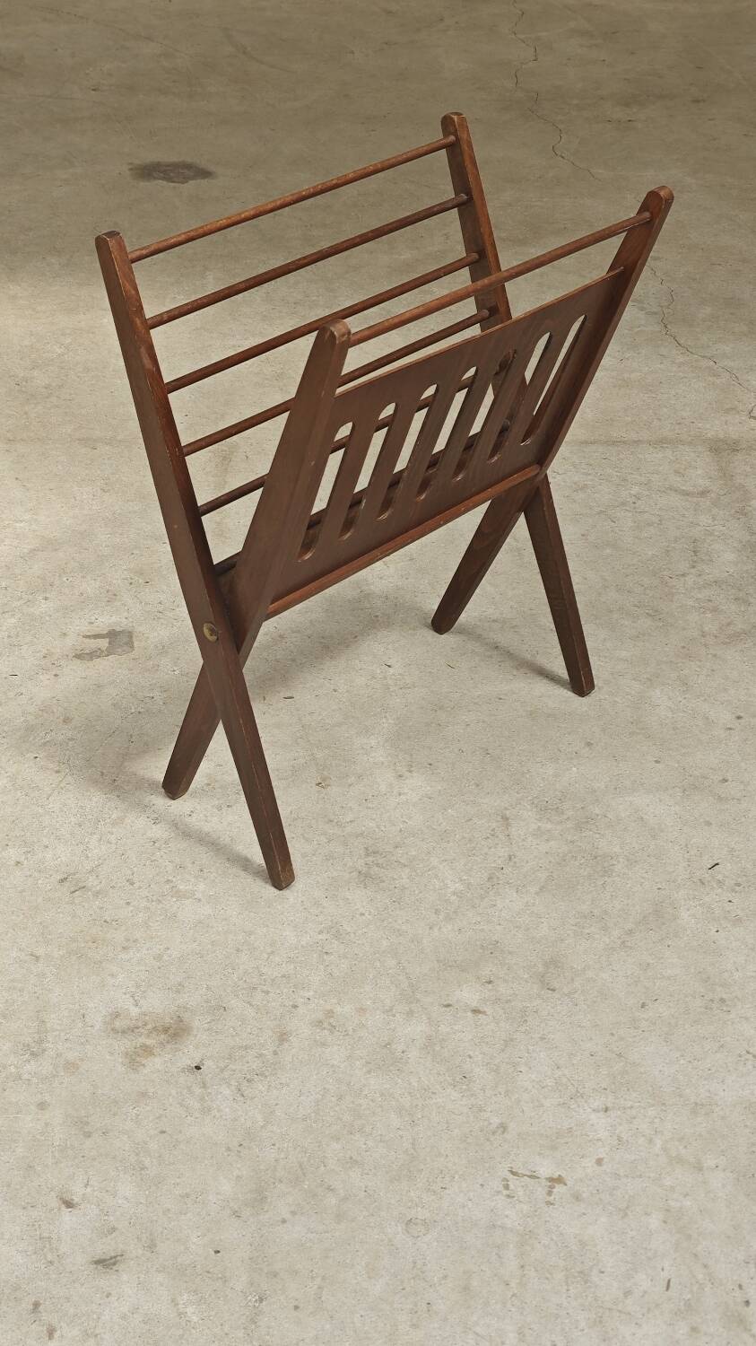 Magazine rack by Cees Braakman for Pastoe 1960 n2