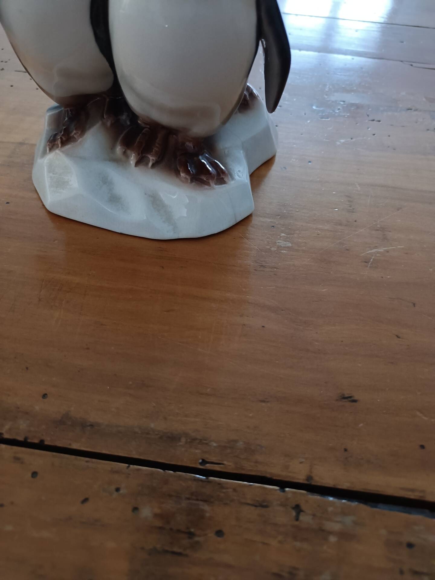 Spanish porcelain penguin family