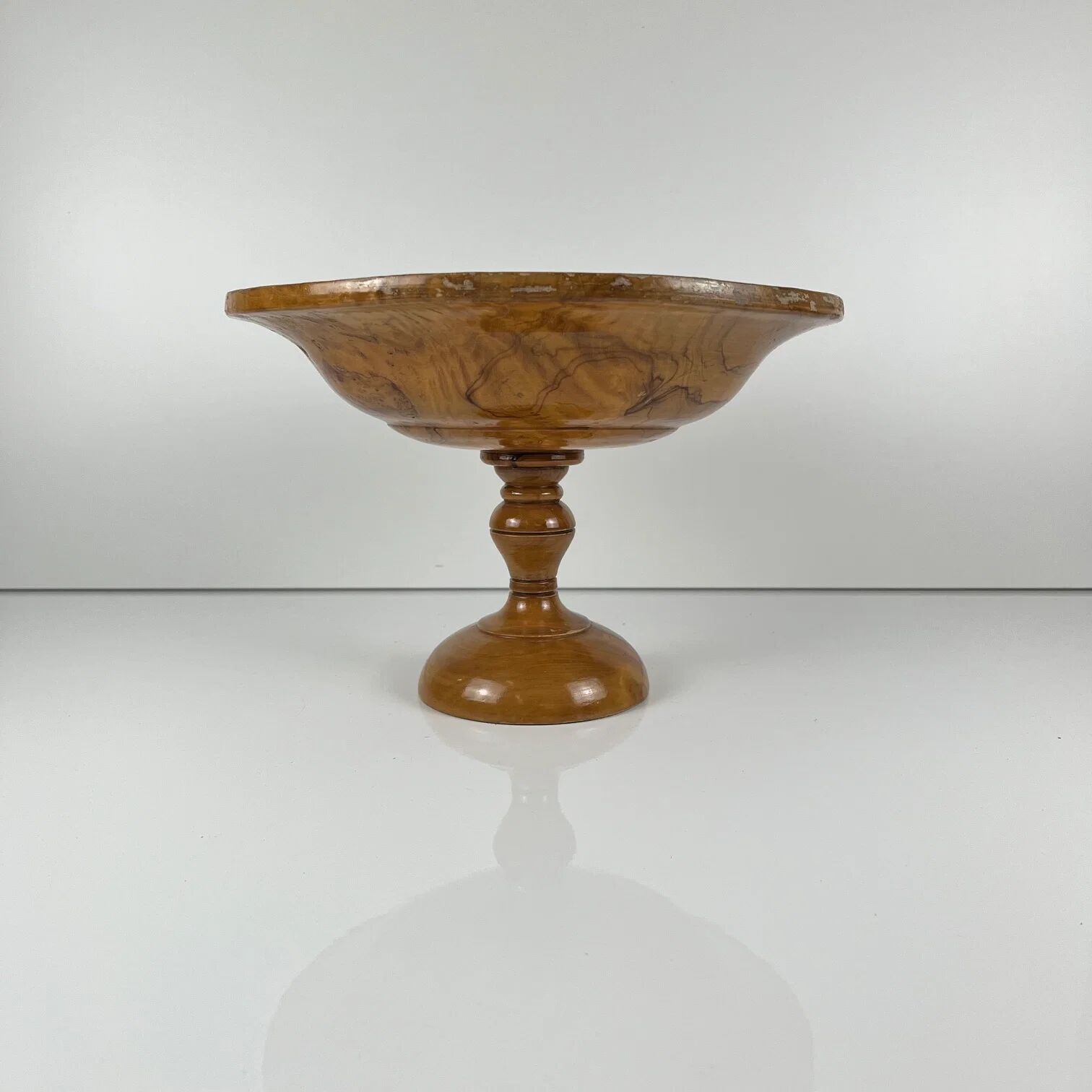 Cup - Footed fruit bowl made of single-piece olive wood, 1950-60