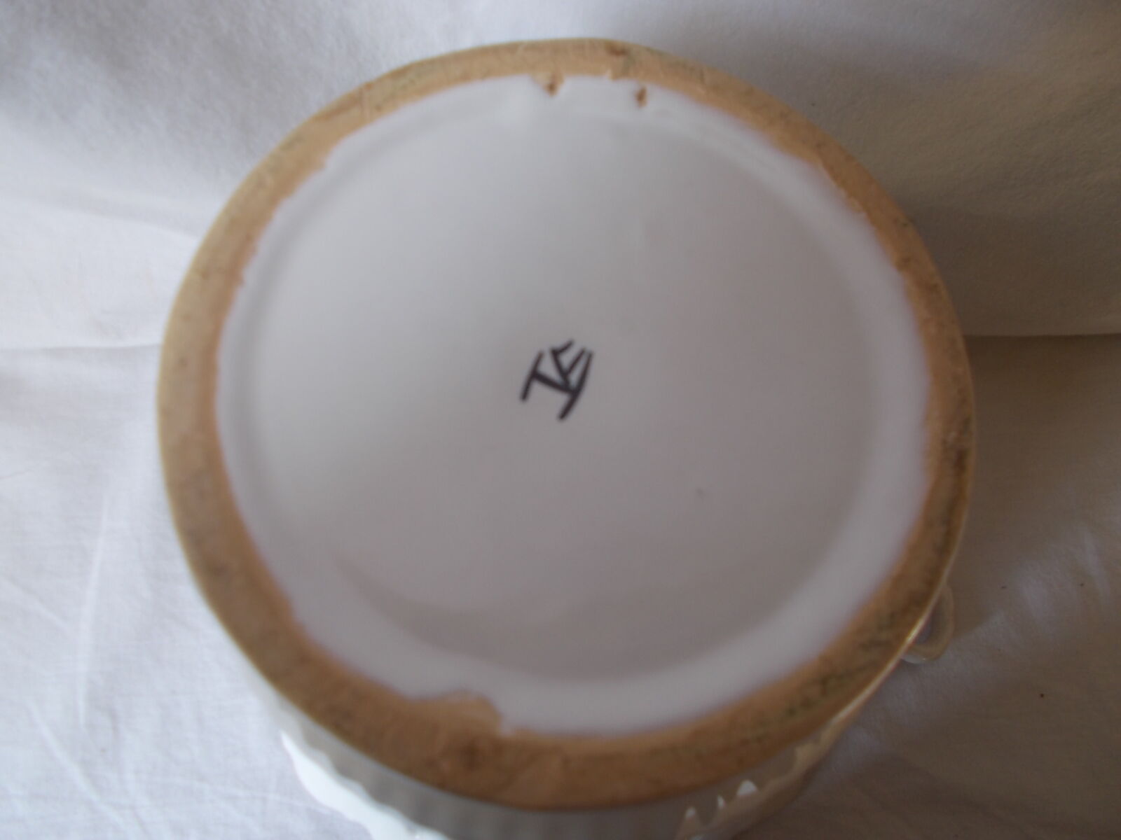 Lattice ceramic cache-pot