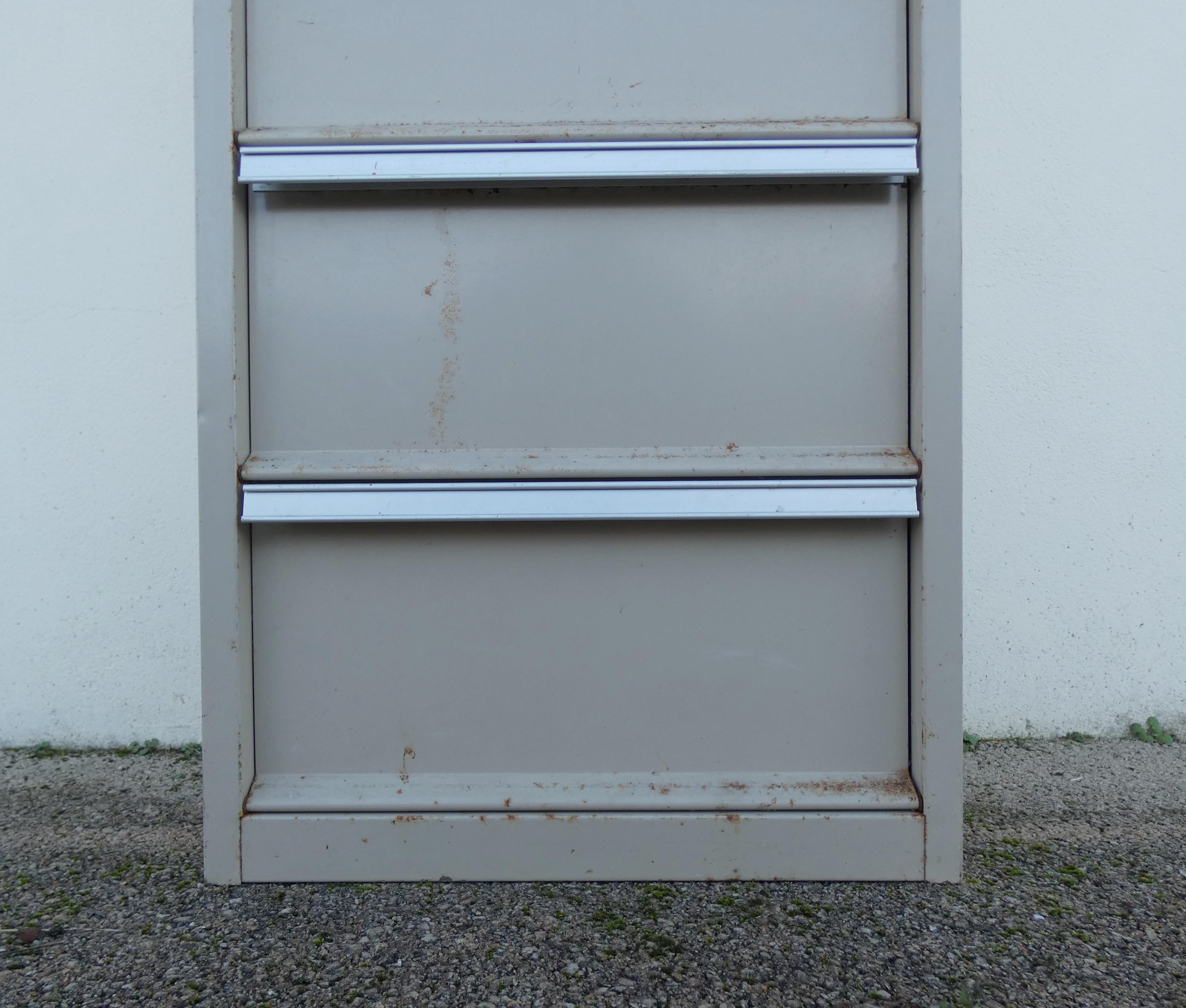 Metal storage locker