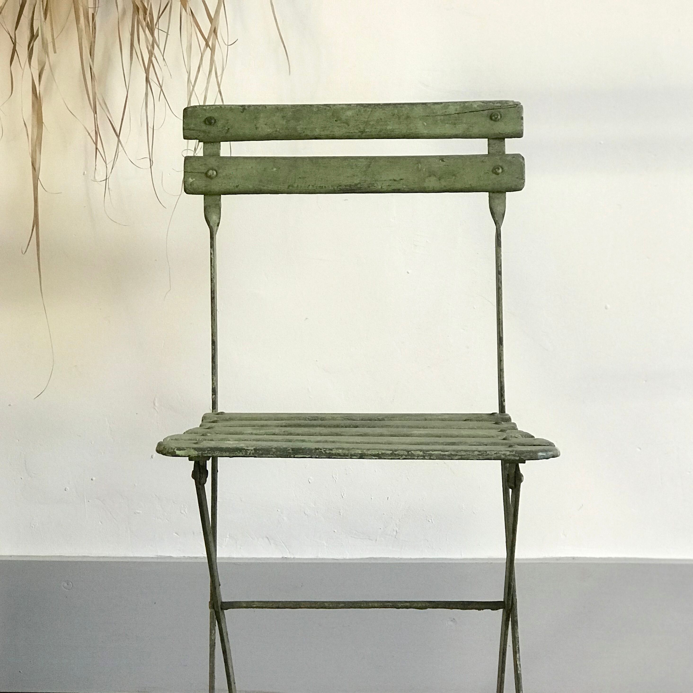 Folding garden chair