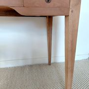 Bureau ancien à double tiroir, pieds gainés, XIXème