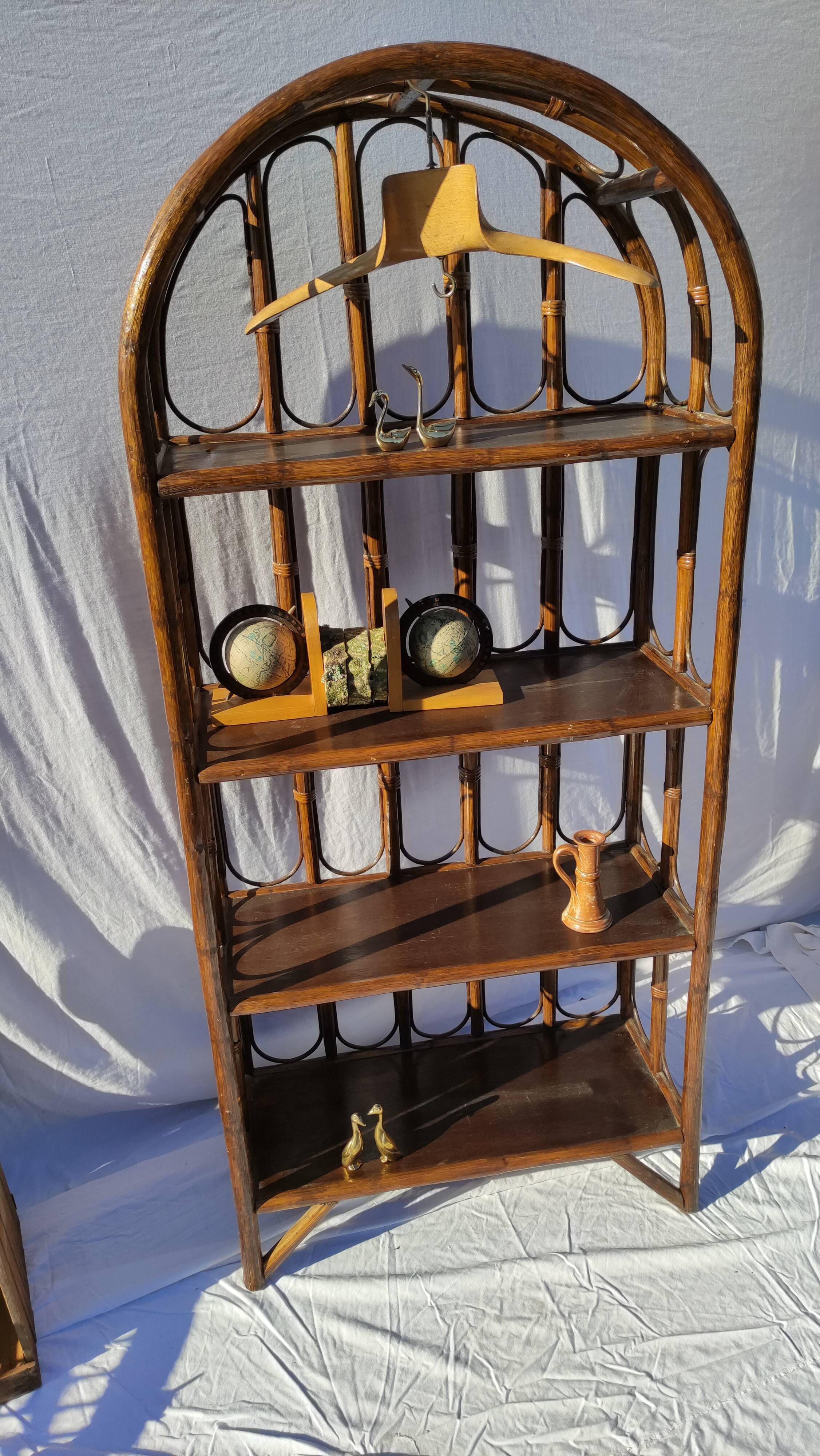 Étagère bibliothèque en rotin vintage