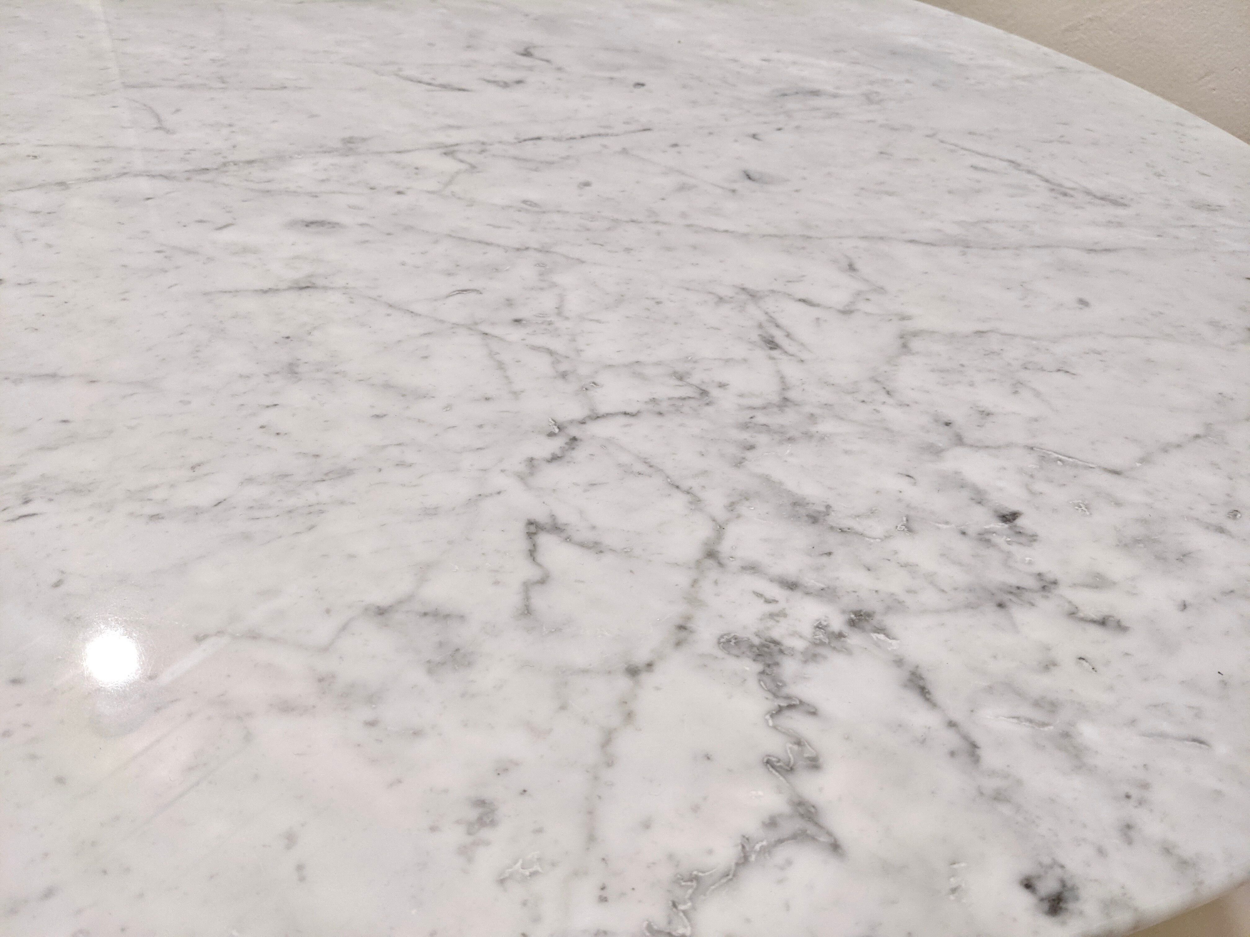 Eero Saarinen's square marble dining table for Knoll Inc. / Knoll International