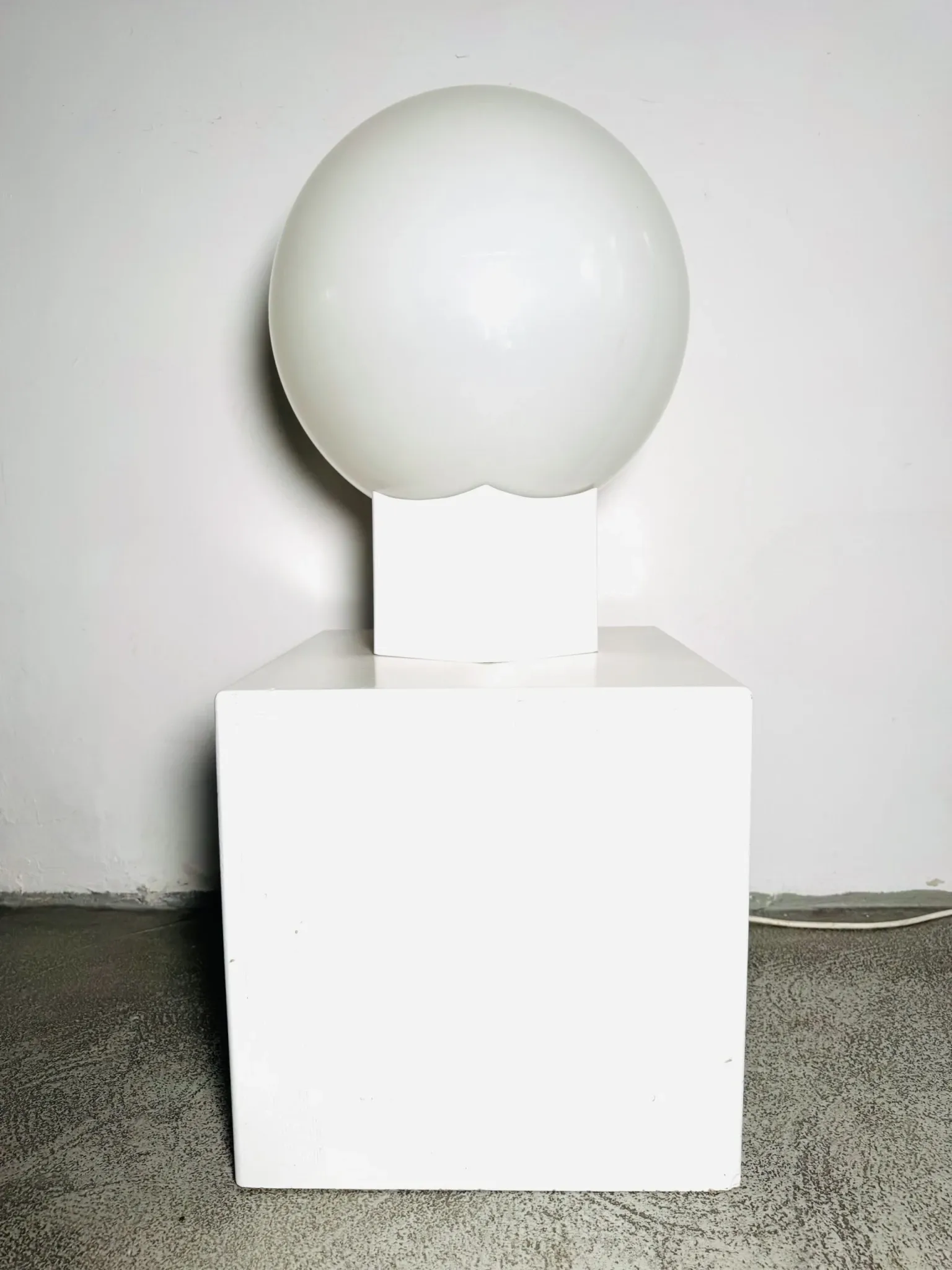 D-2152 Sphere Table Lamp By Raak Amsterdam, The Netherlands 1980S