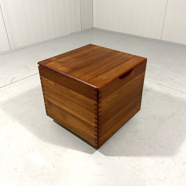 Boîte de rangement en teck Salin Nyborg, table d'appoint sur roulettes, Danemark, années 1960.