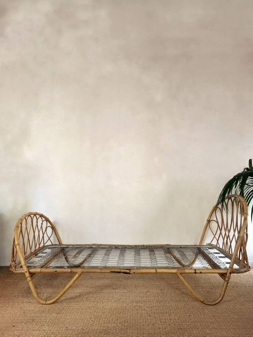 Single rattan bed