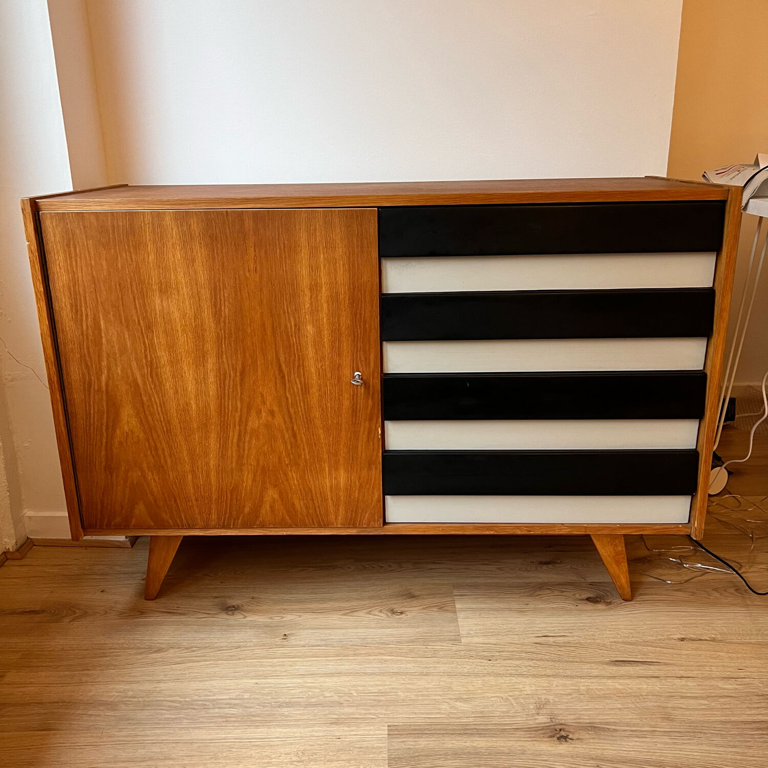 Commode U-458 de Jiri Jiroutek