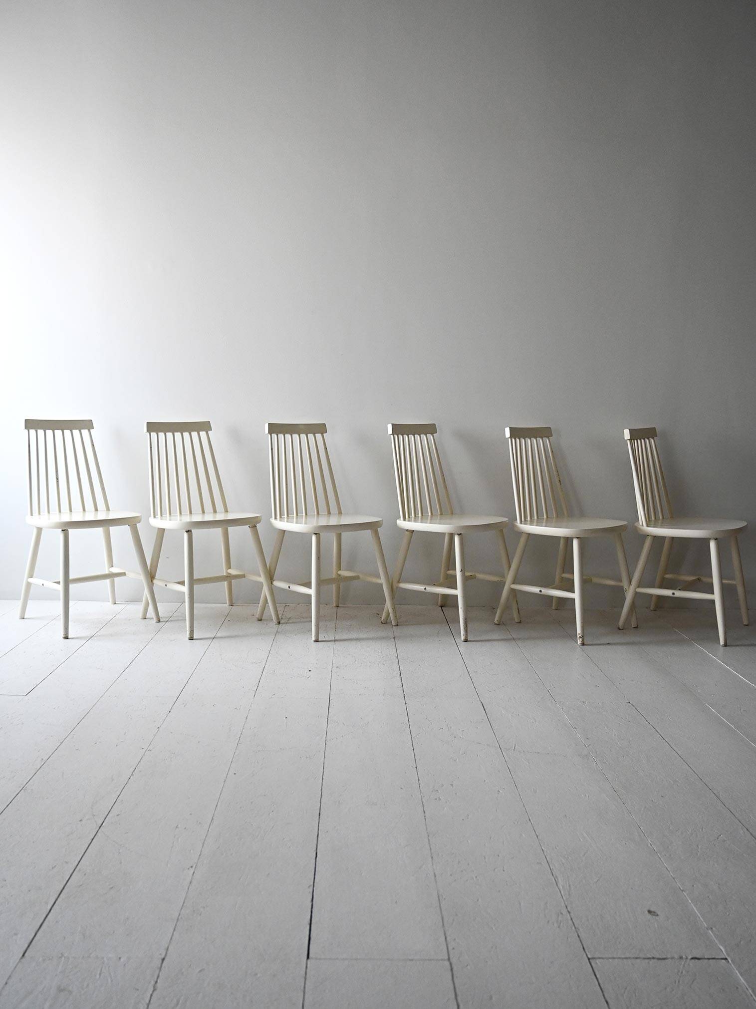 Set of 6 White Pinstolar Chairs