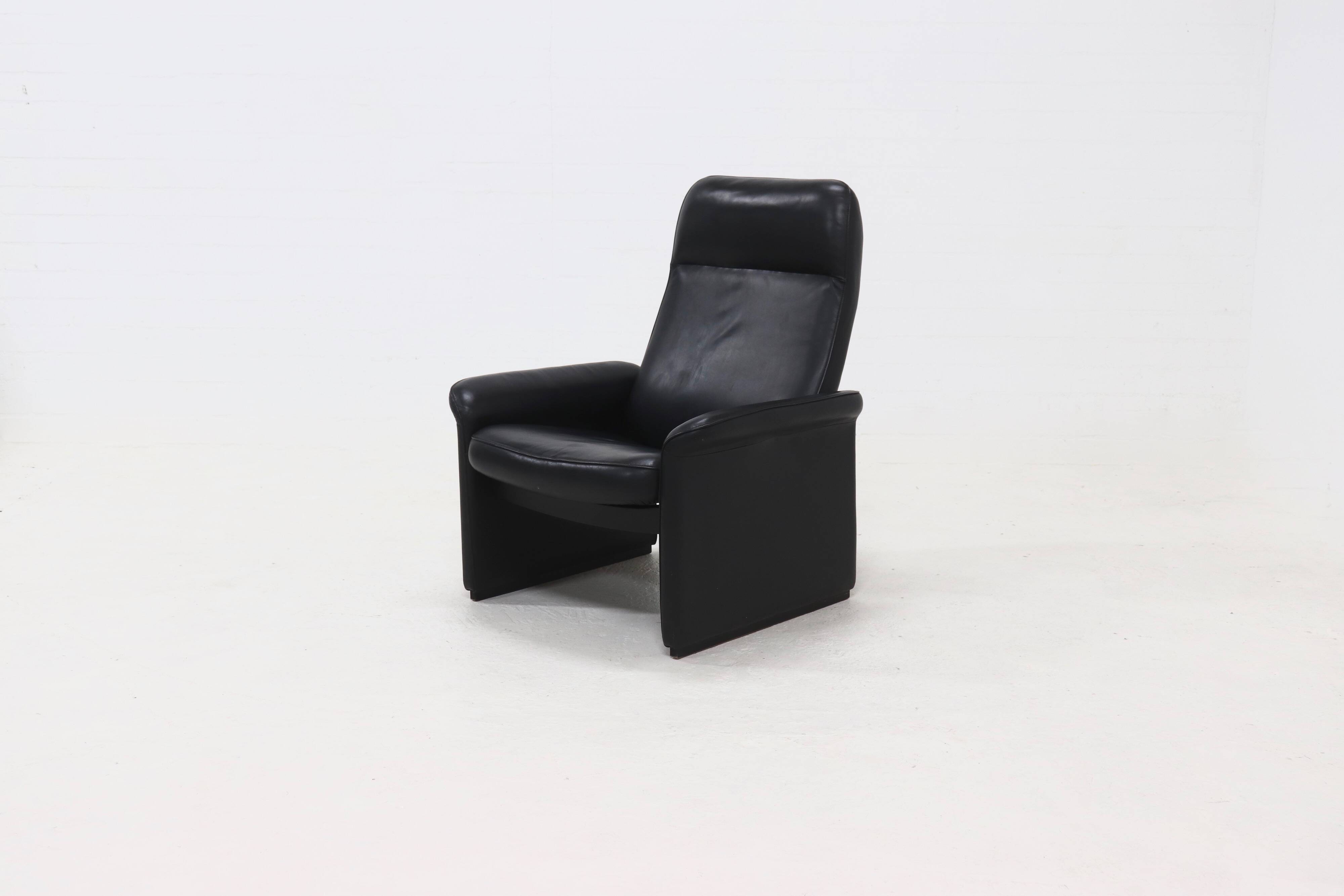 DS50 black leather lounge chair by De Sede Switzerland 1980s