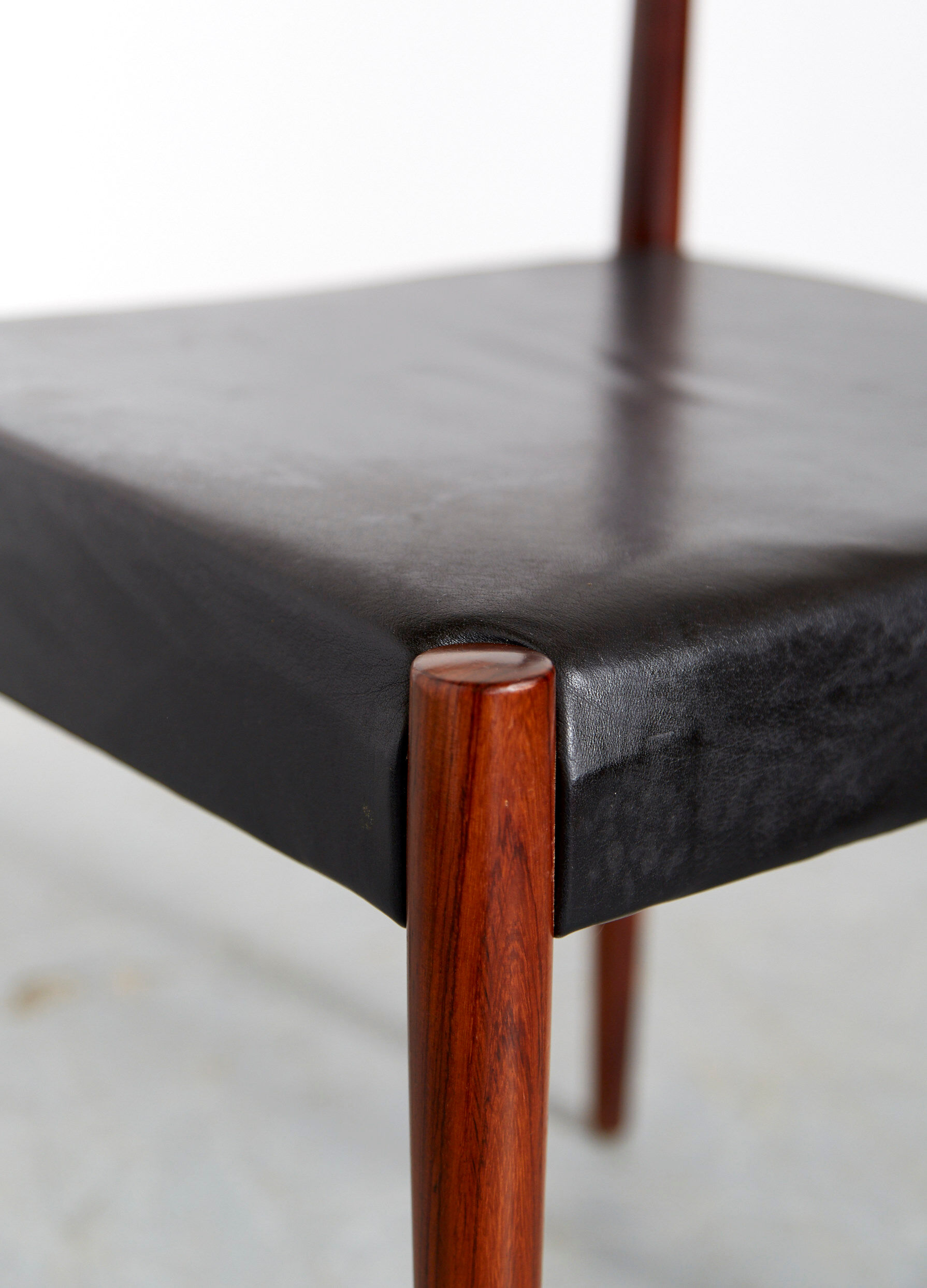 Chaises à manger du milieu du siècle de Bke
