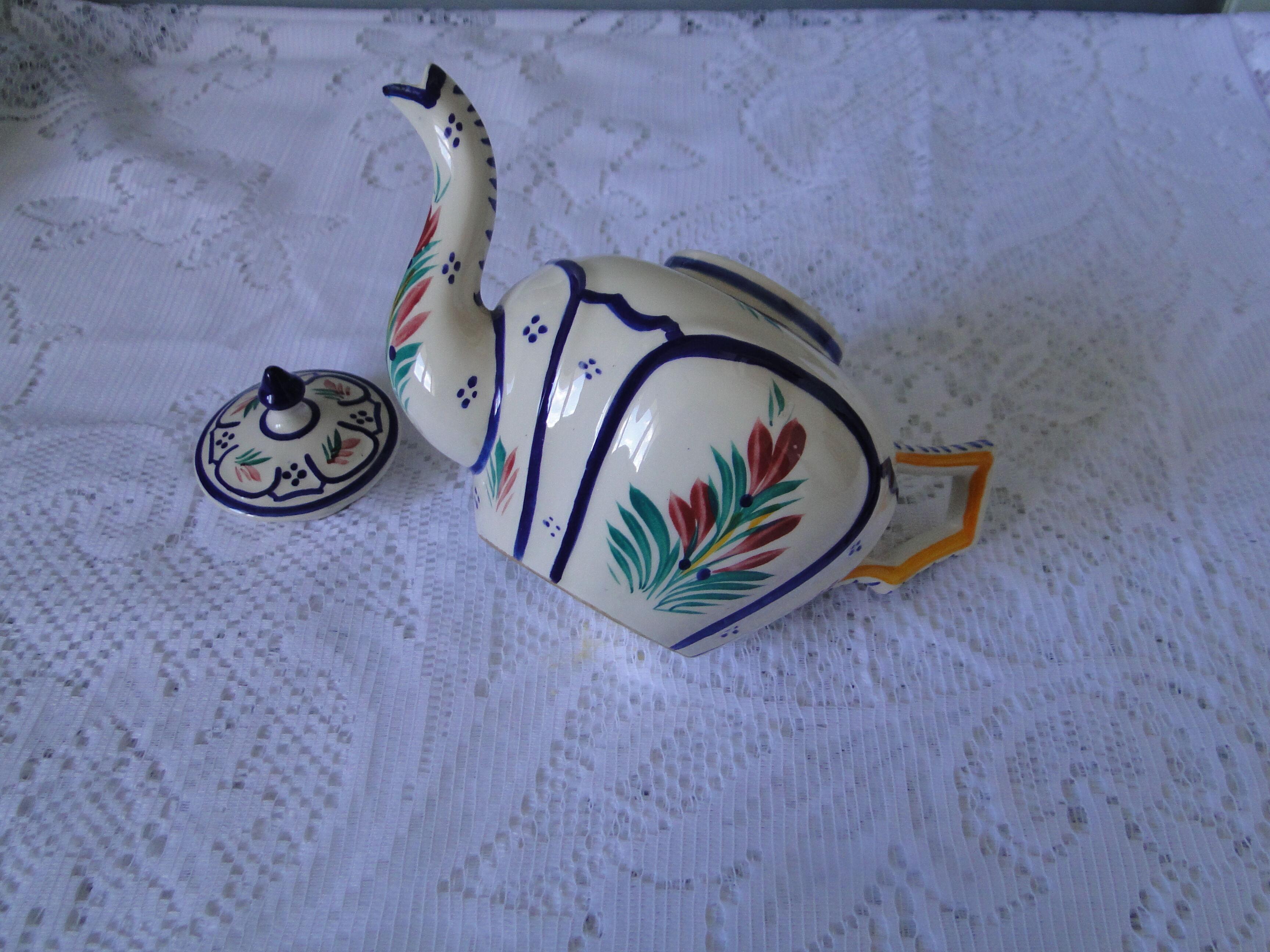 Theière qhb quimper décor  bleu sur fond blanc
