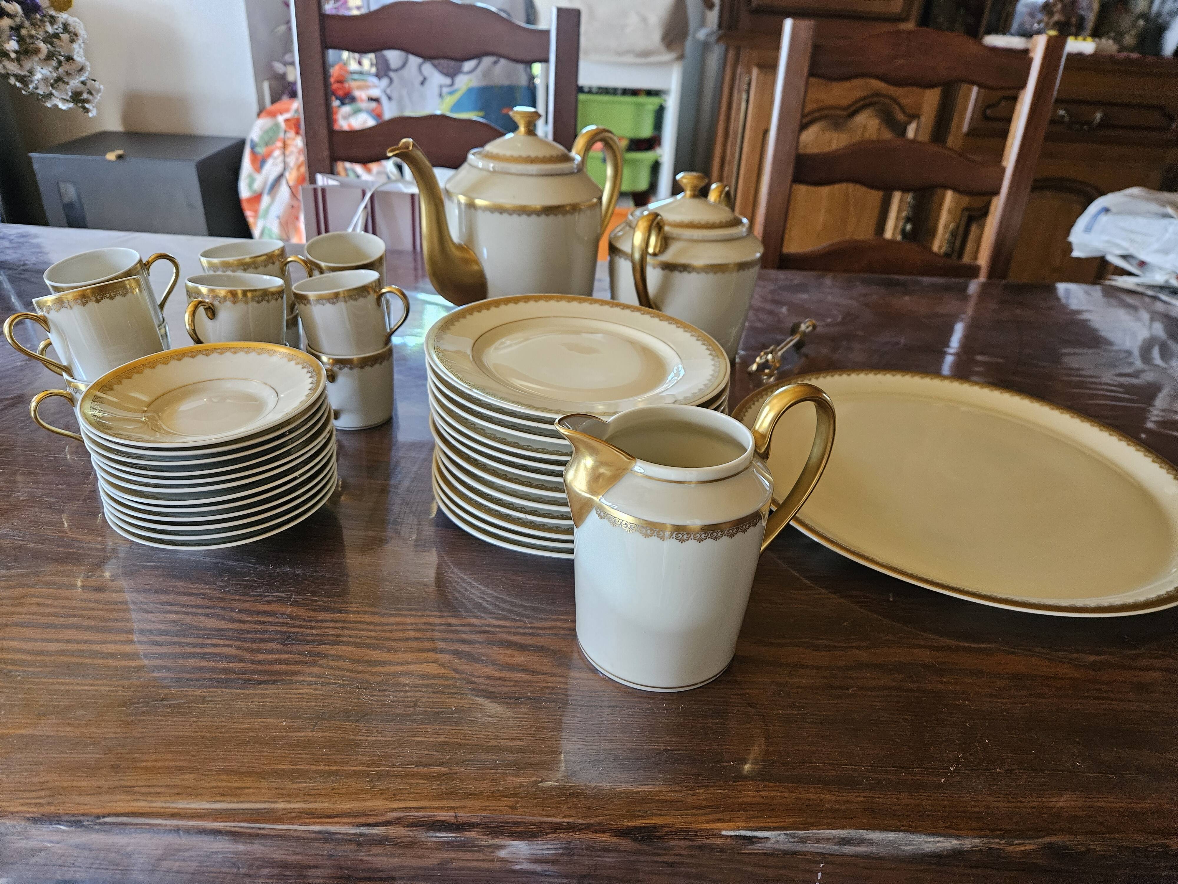 Old service A. Lanternier & Cie Limoges, 41 pieces, circa 1920/40.