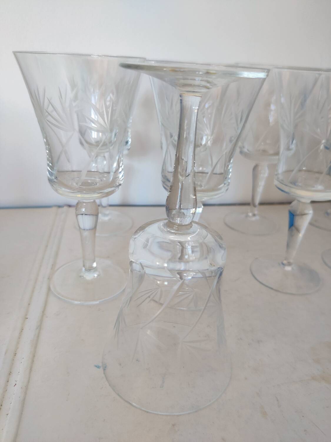 9 verres à pied ciselés cristal 70's