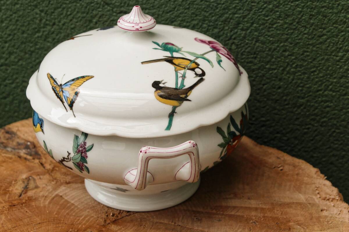 Pillivuyt porcelain tureen, gold medal 1867