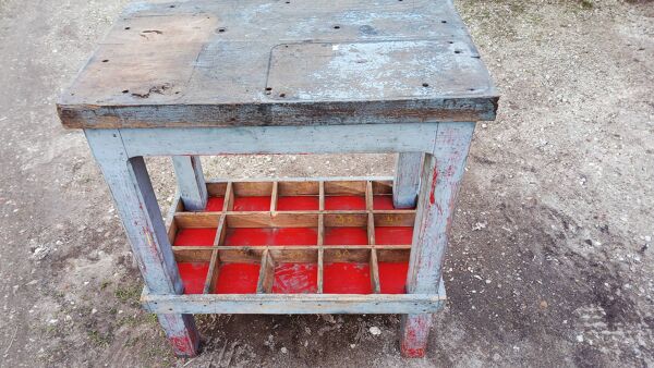 Petit établi ancien de garage