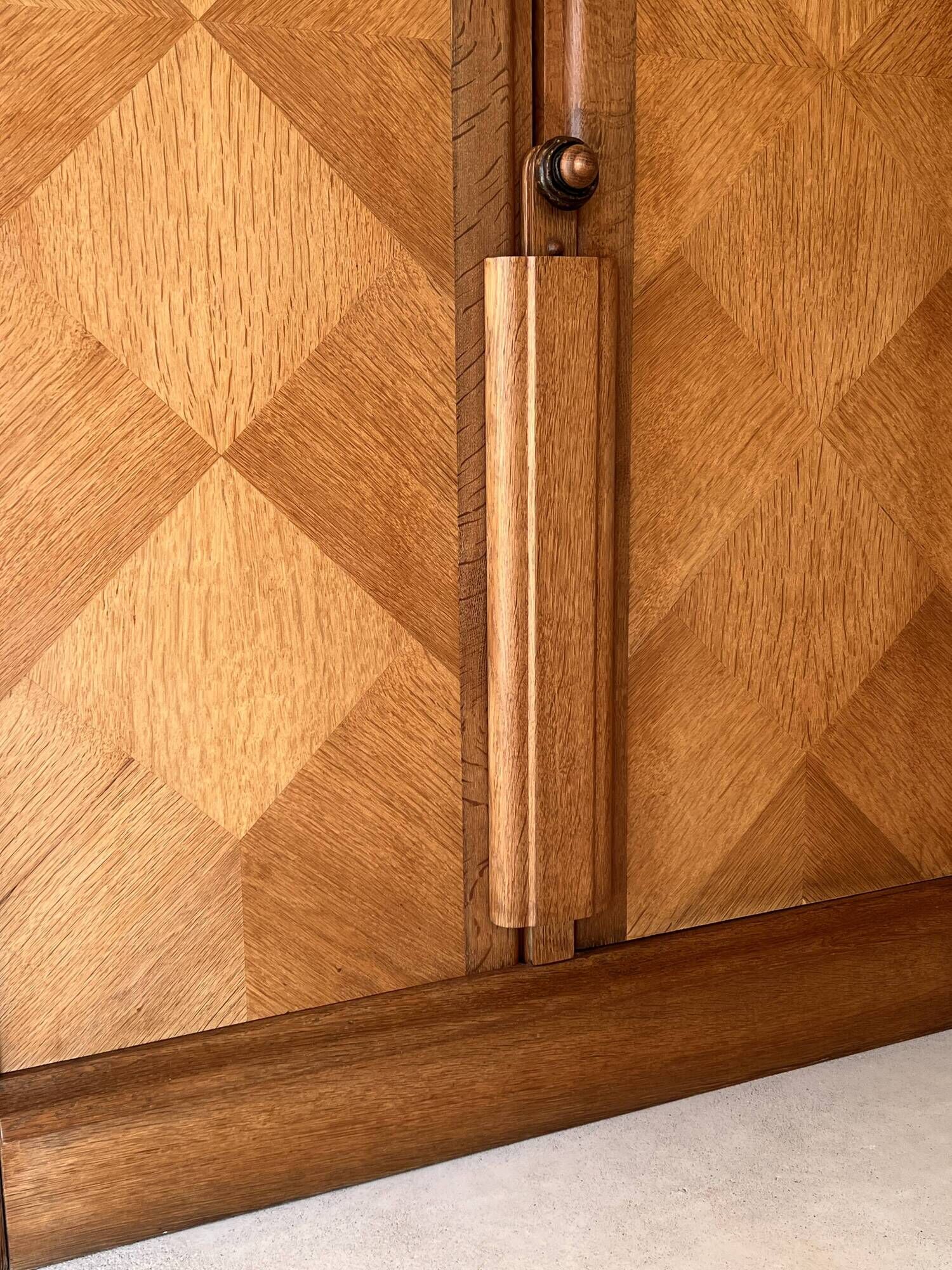 Oak cabinet by Guillerme and Chambron for Your home, France 50s