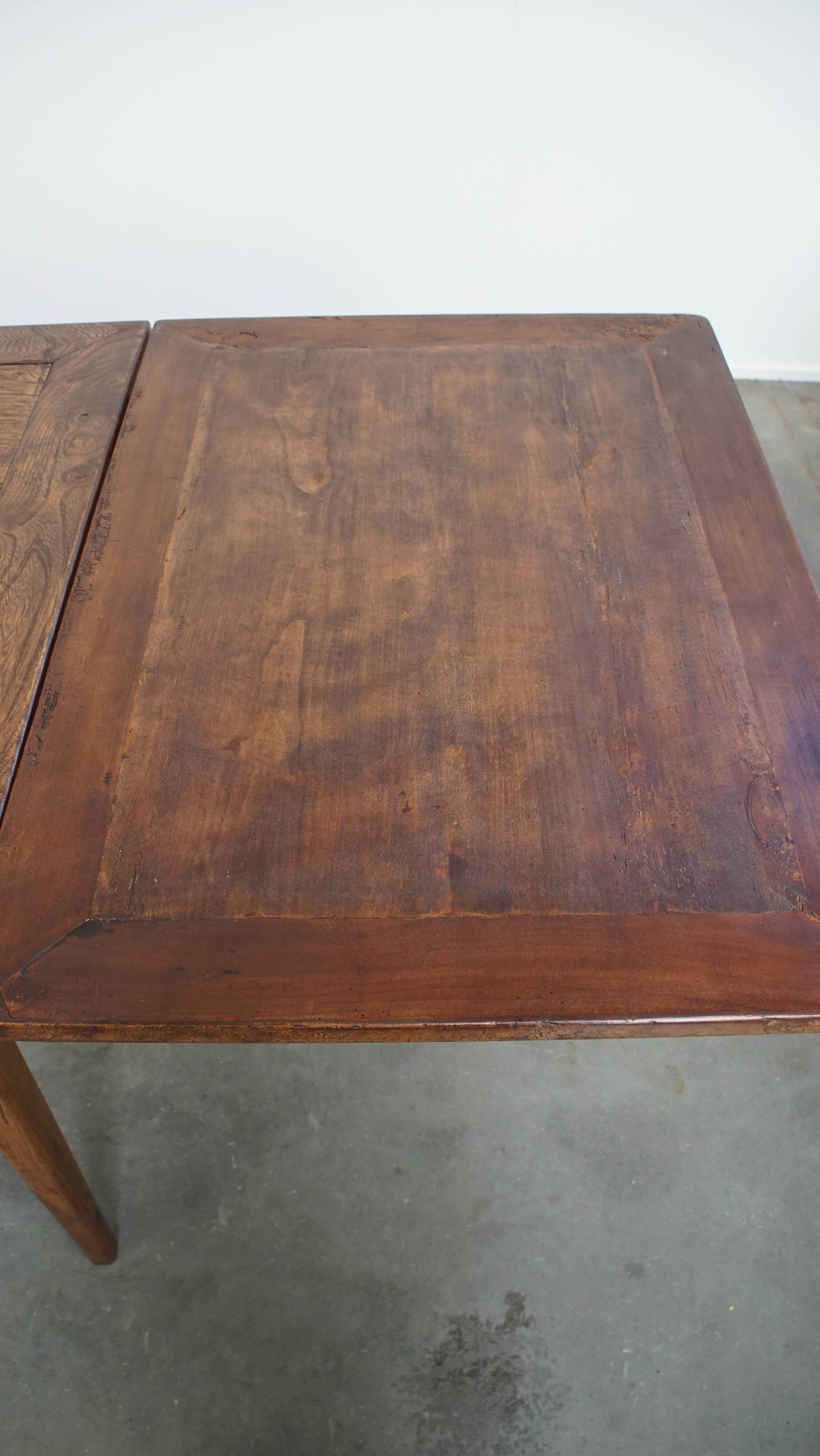 English Antique Extendable Dining Table in Elm and Cherry Wood