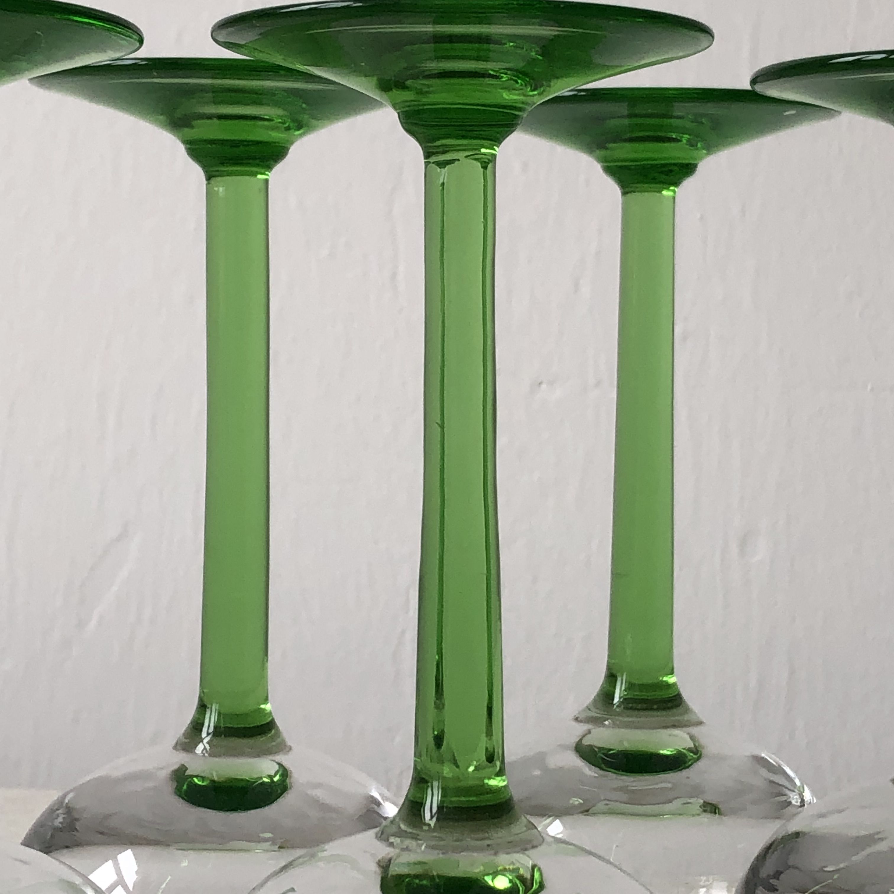 Set of 5 white wine glasses of alsace foot green apple retro vintage.