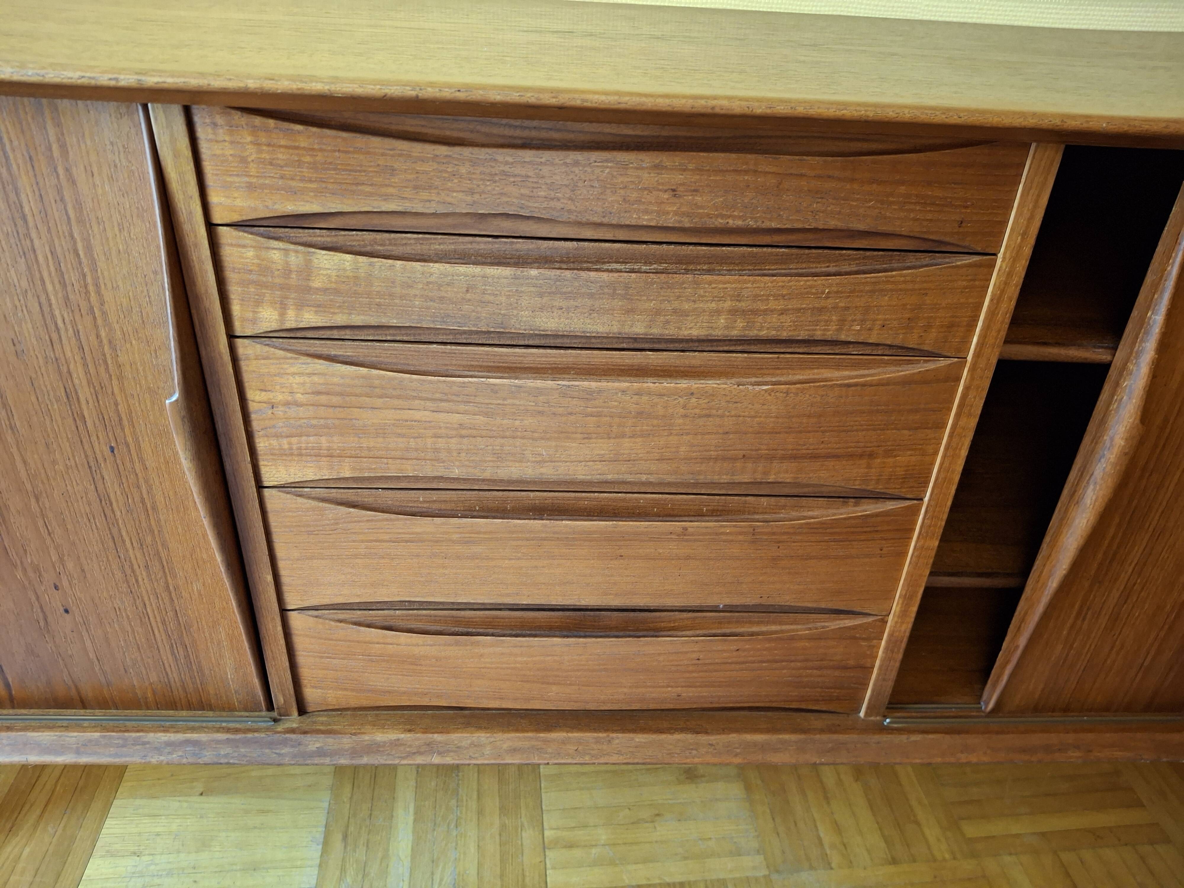 Buffet en teck vintage des annees 60