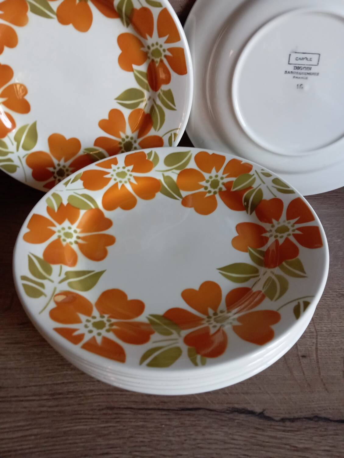 8 Digoin seventies floral dessert plates