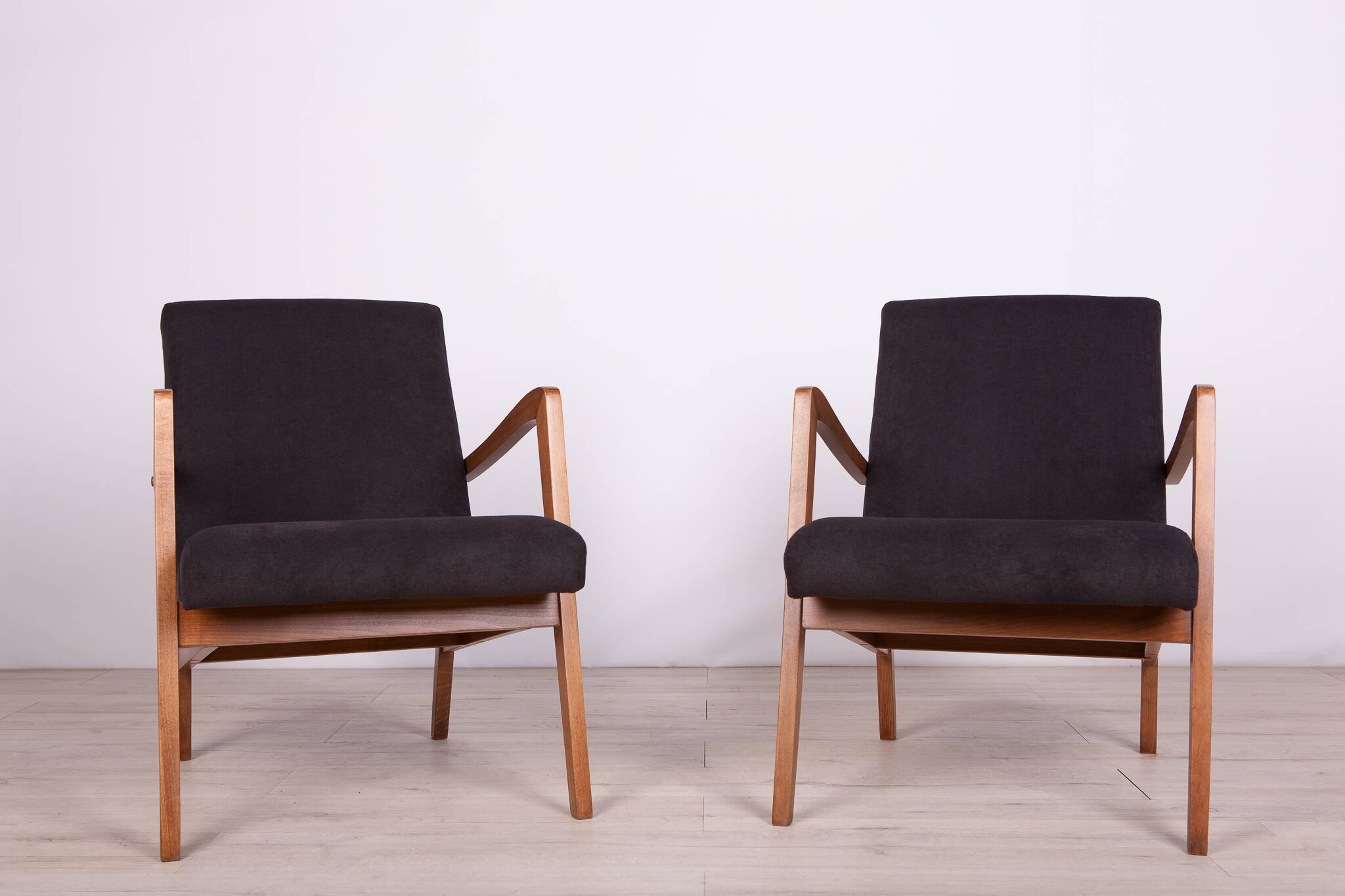 Type 300-138 Beech Armchairs from Bystrzyckie Furniture Factory, 1960s, Set of 2