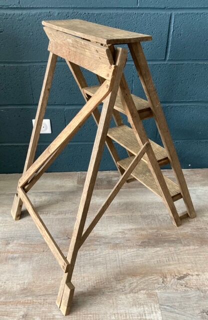 Stepladder decorated in old oak