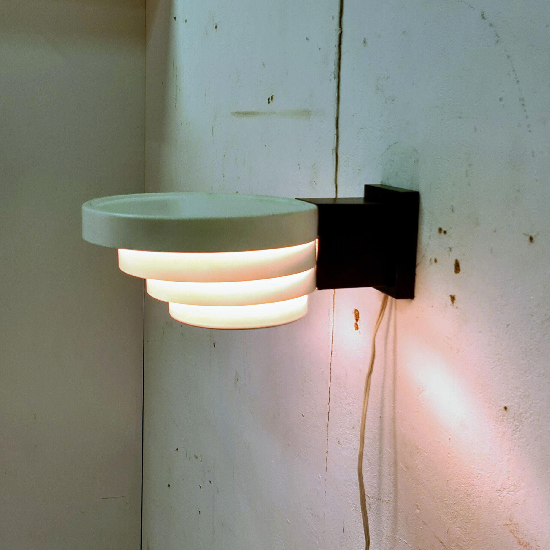 Minimalist wall lamp by Raak, Netherlands 1950s