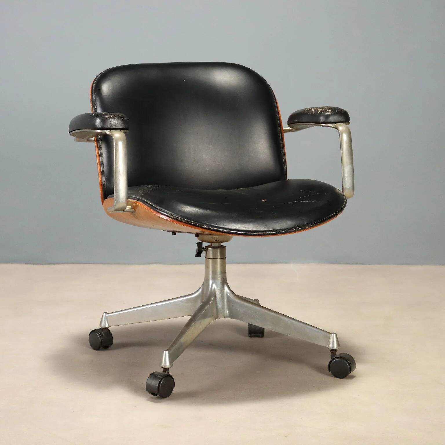 Fauteuil pivotant MIM années 1960