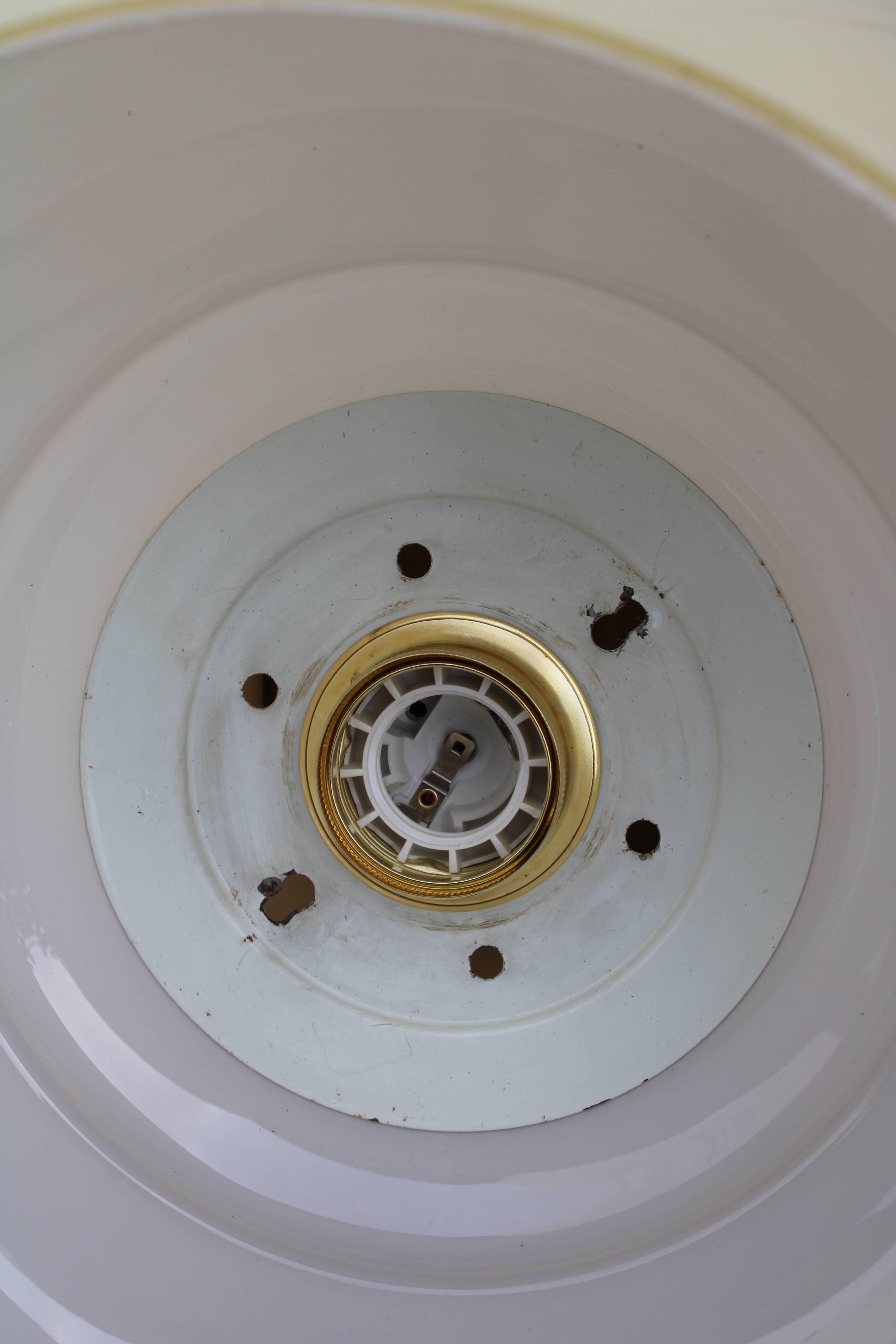 Space age suspension in opaline