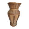 Vase en bambou tressé