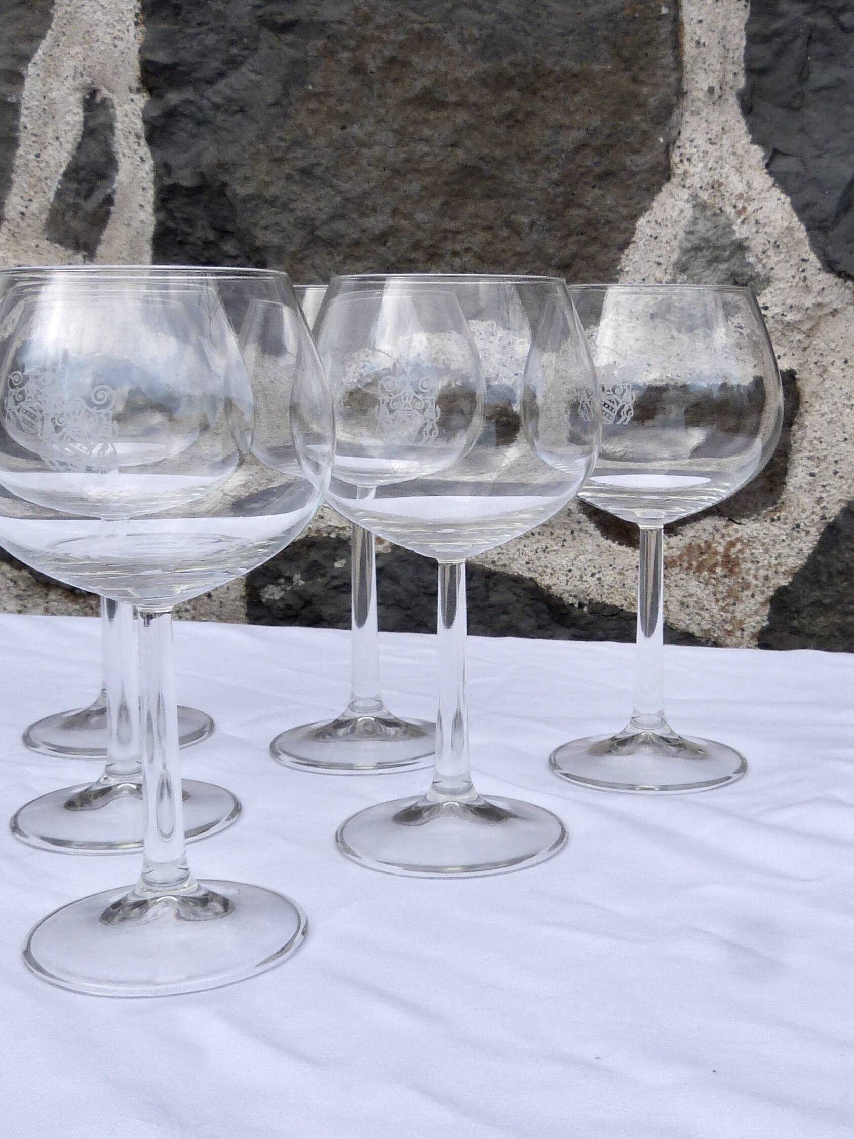 Set of 6 stemmed glasses with crest