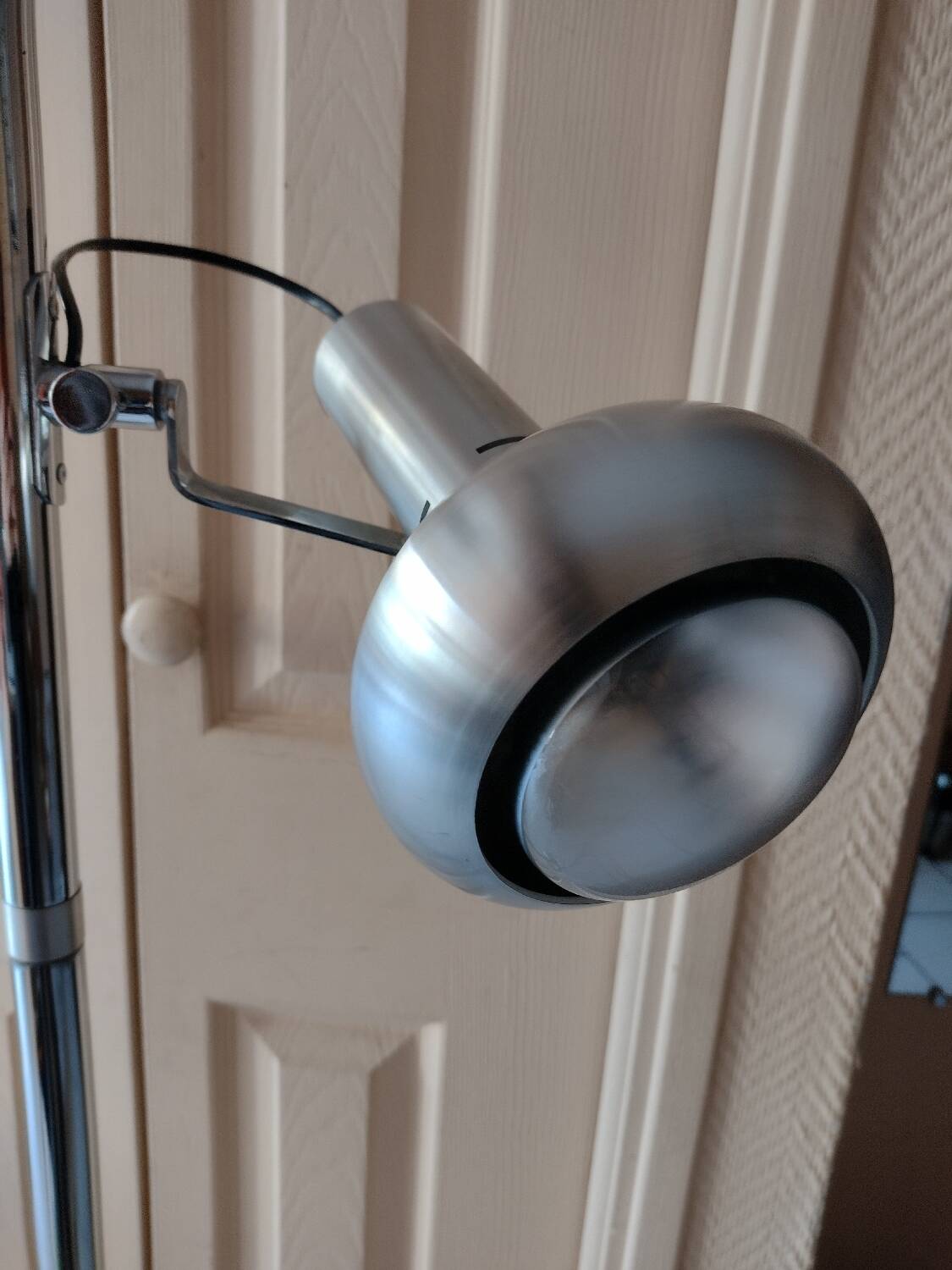 Vintage 70s floor lamp in chrome and aluminum reflector