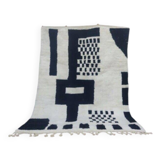 Handmade pure wool rug, size 150 x 250 cm.