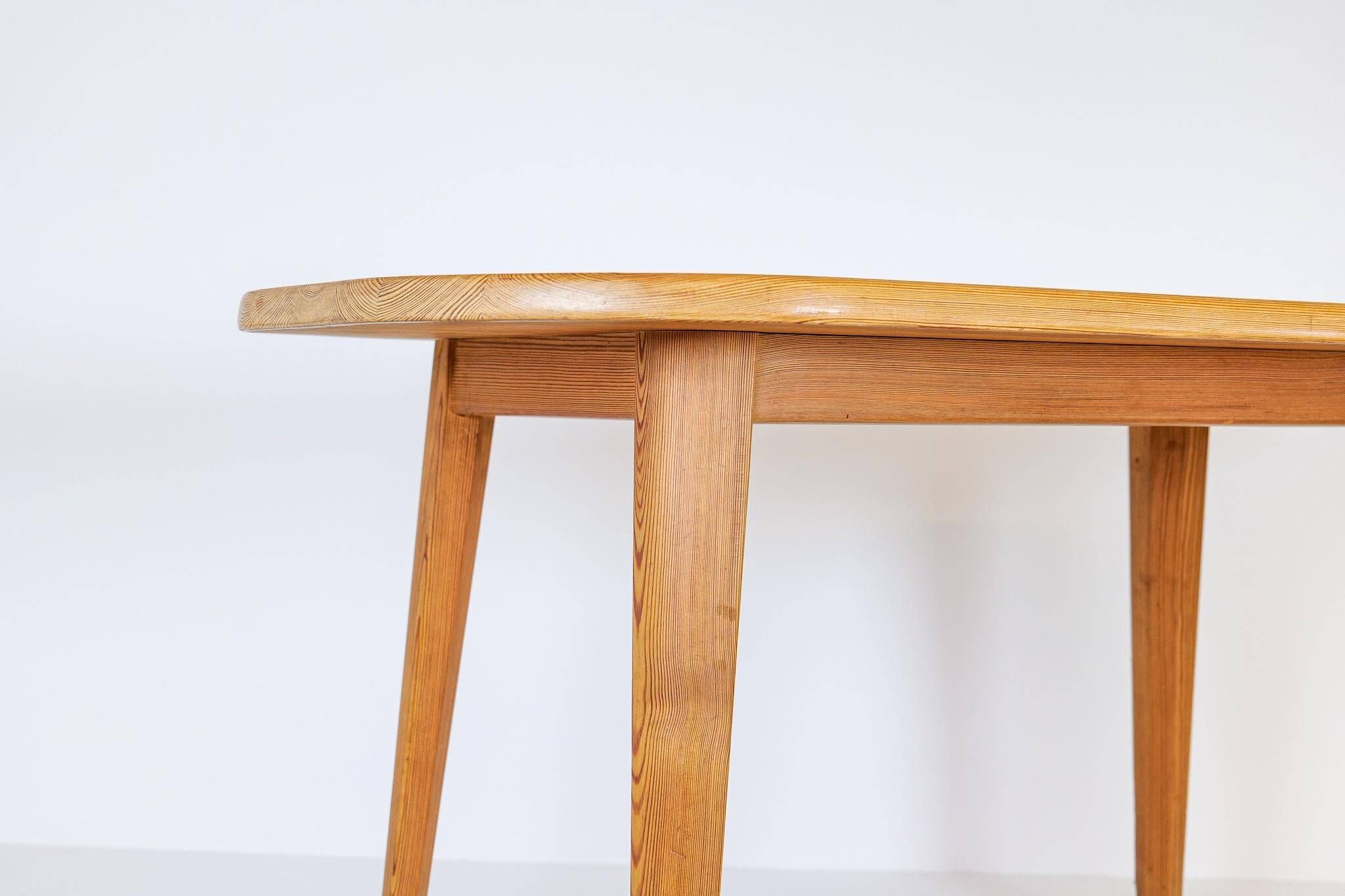 Table basse en pin du milieu du siècle par Carl Malmsten, Suède, années 1940