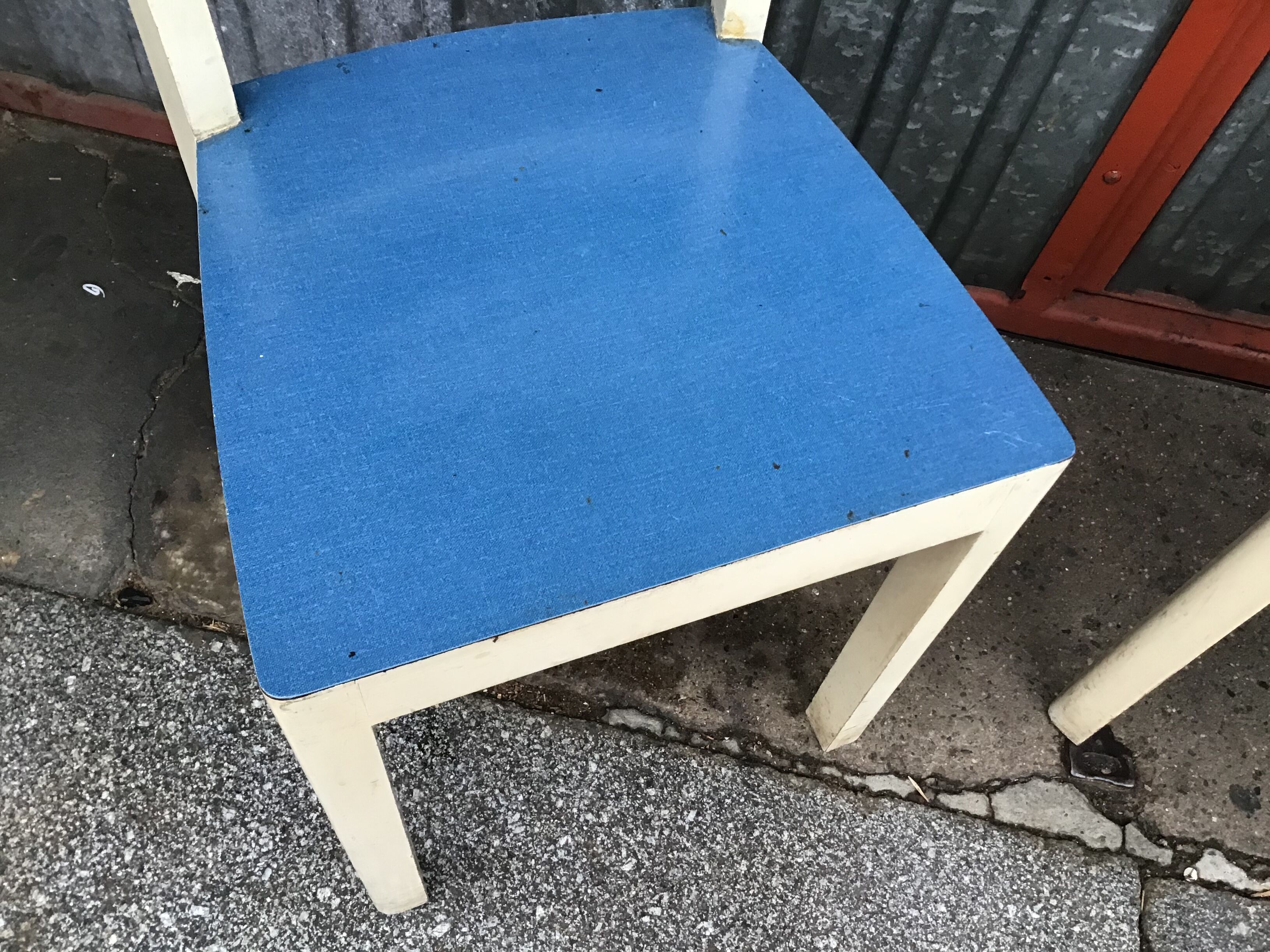 Paire de chaises en bois & formica vintage 1950