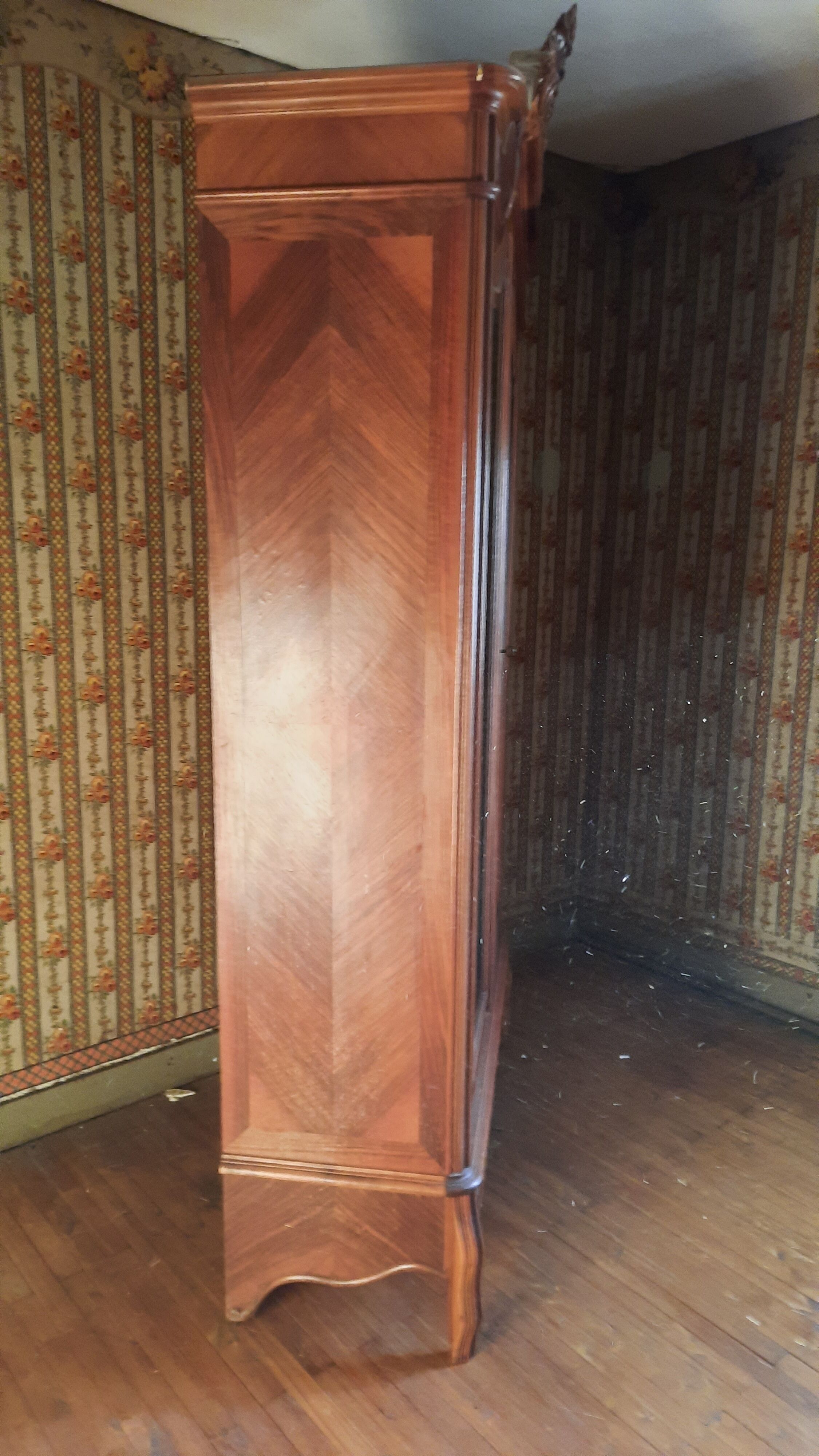 Louis XV rocaille style wardrobe