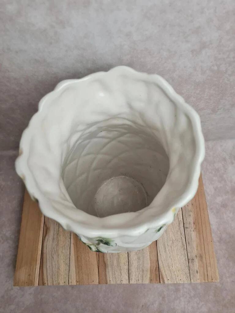 Large vintage Portuguese vase FG Trompe-l'œil vase with raised ivy decoration