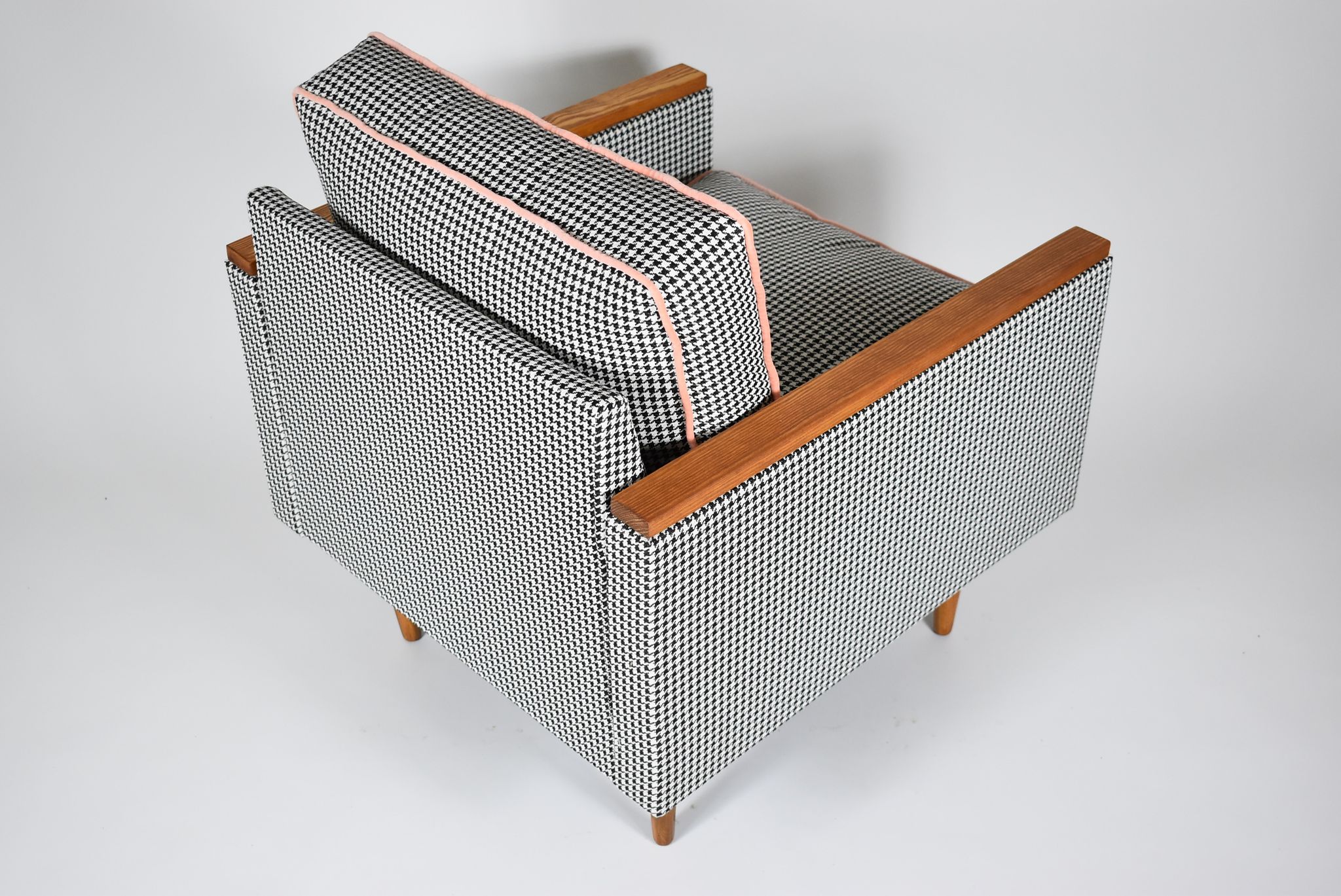 Mid-century original armchair Cube, 1970s,  restored, pied de poule