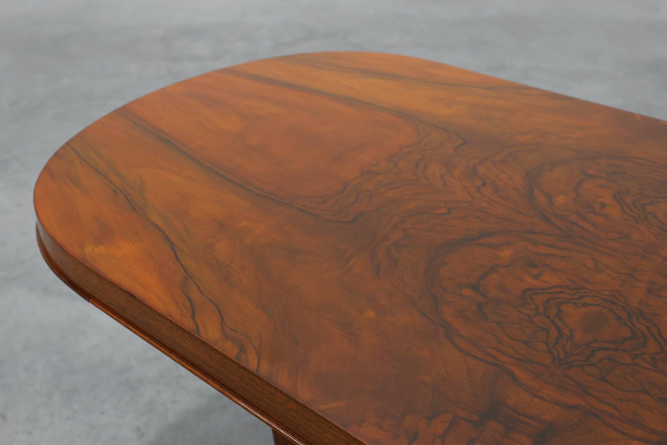 Table basse en placage de noyer Art Déco, Belgique, vers 1920