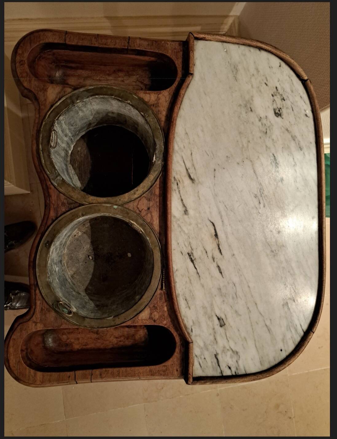 Table rafraîchissoir à bouteilles