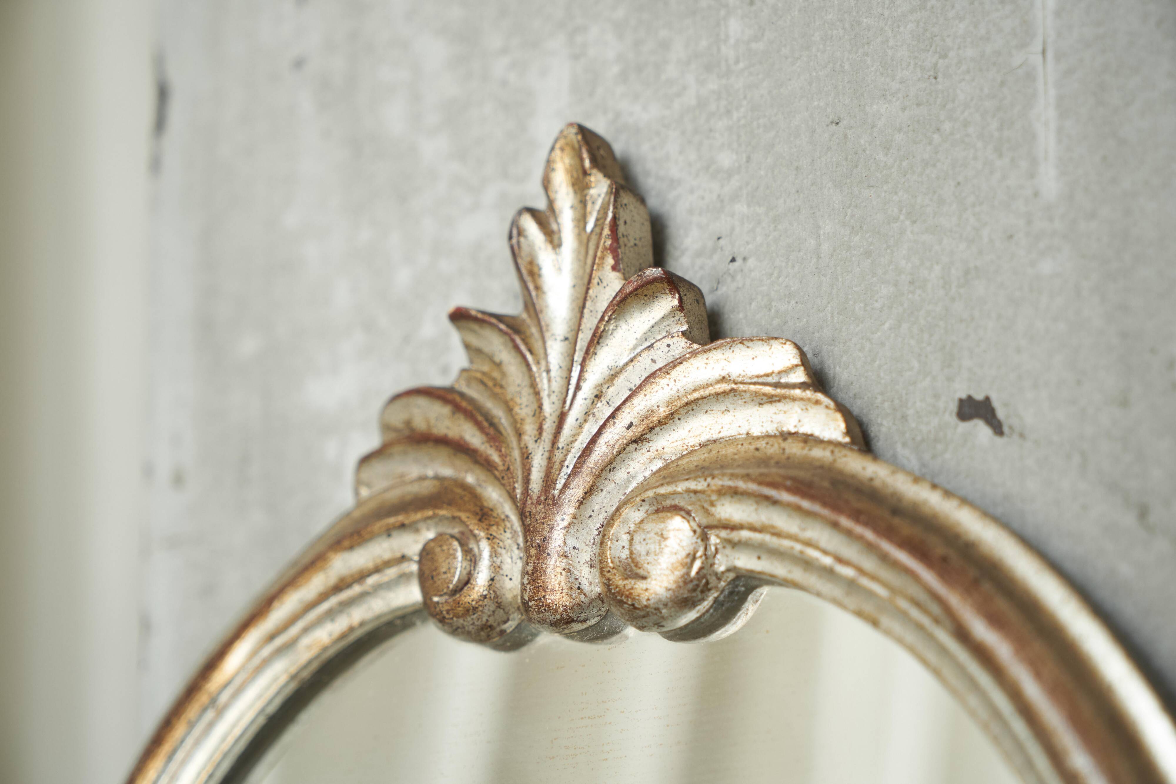 Miroir mural néoclassique en bois milieu du siècle