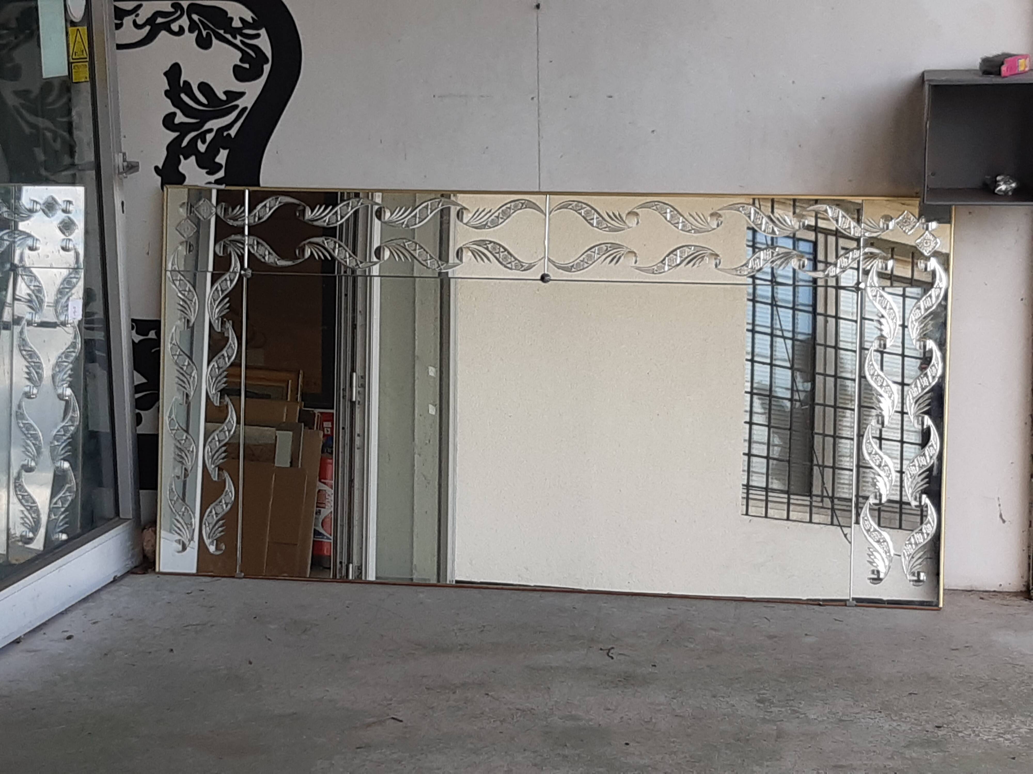 Grand miroir ancien dore circa 1950 verre biseaute cisele grave mirror mag