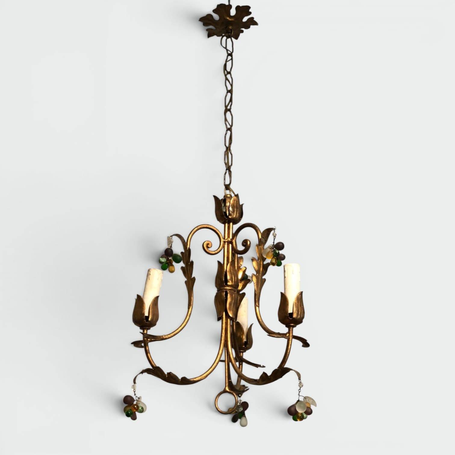Paire de Lustres en Métal Doré à Décor de Feuillages et Grappes de Raisin e