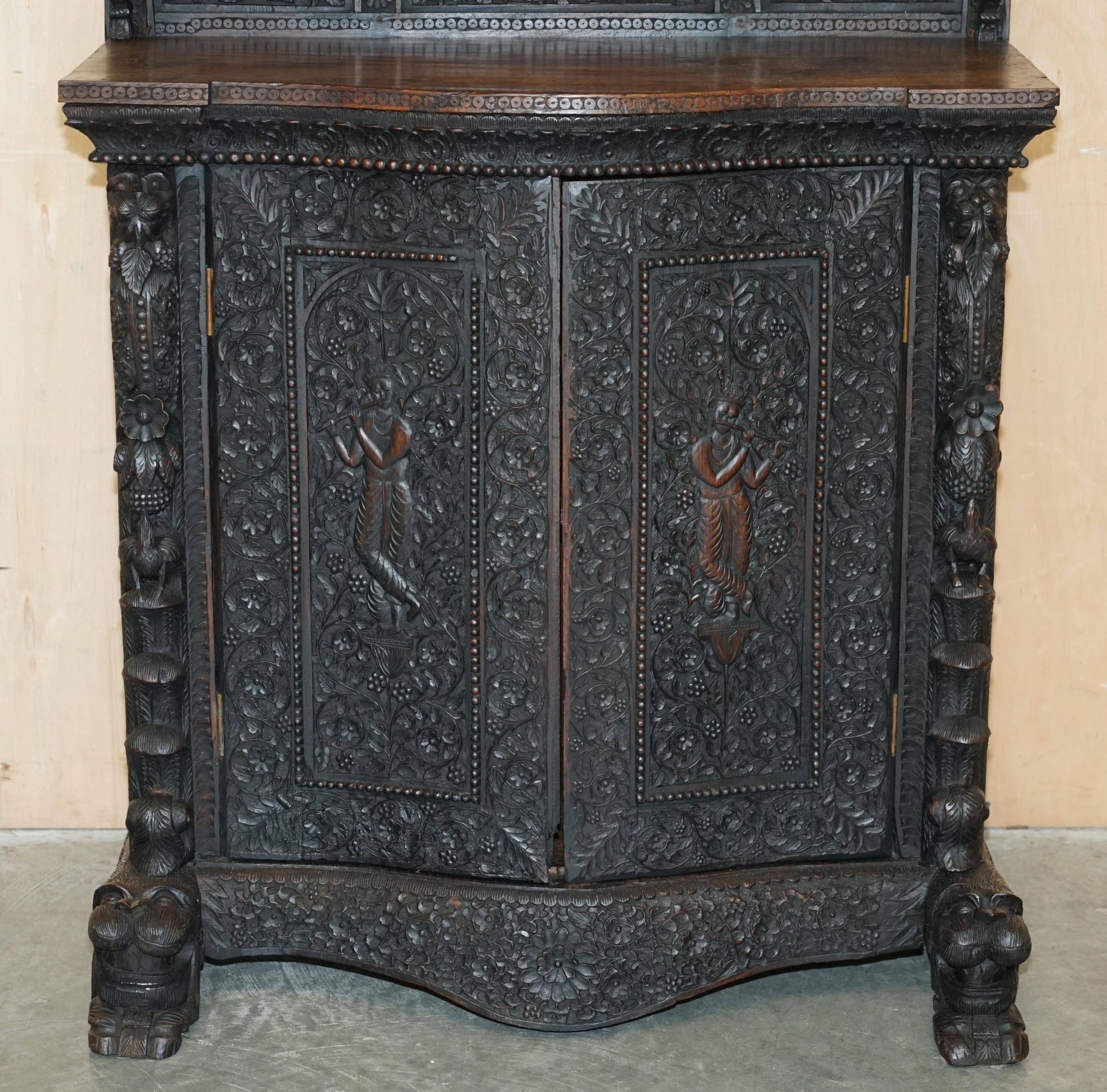 Buffet antique sculpté main style temple birman vers 1860