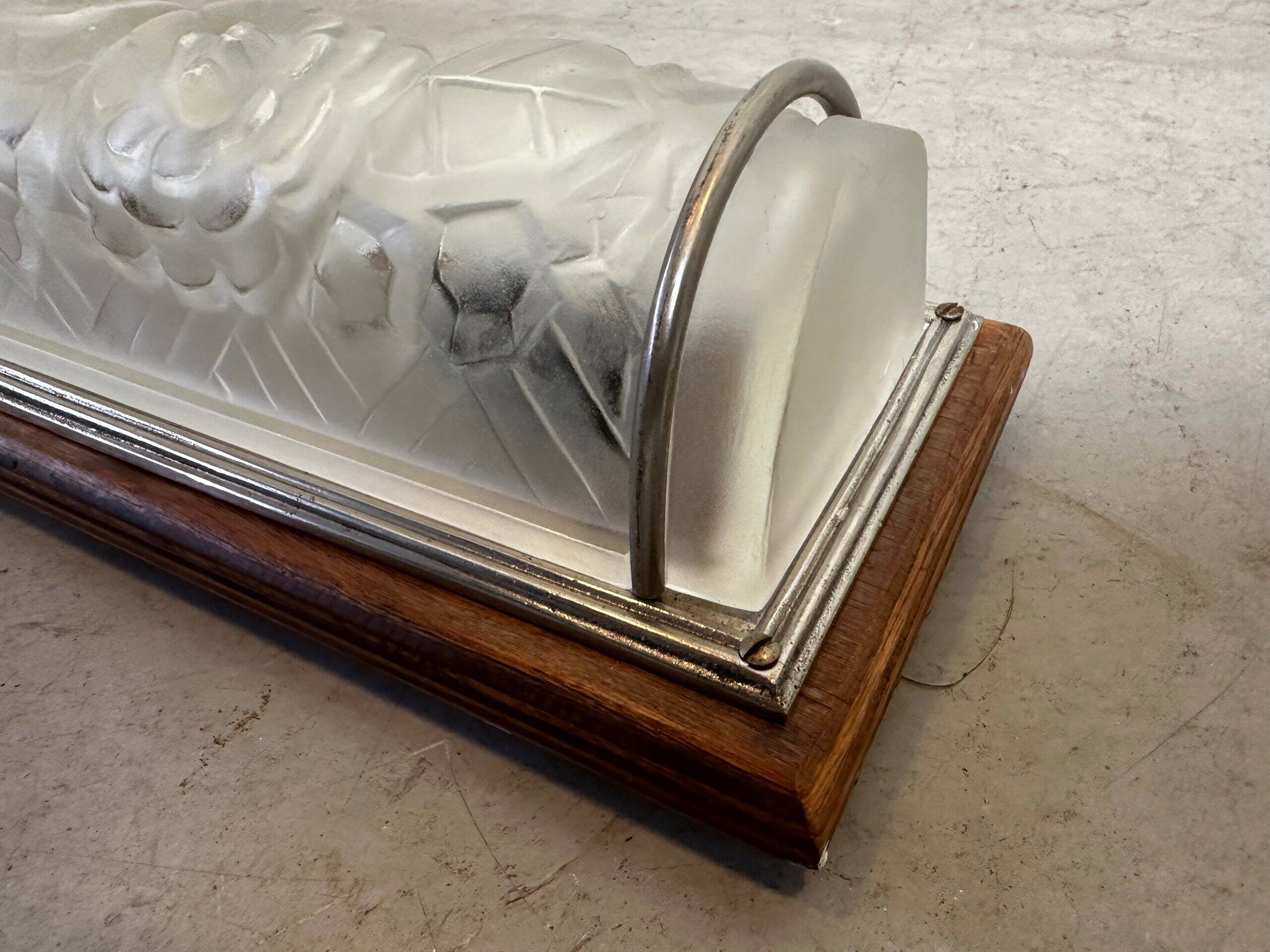 Art nouveau wall lamp