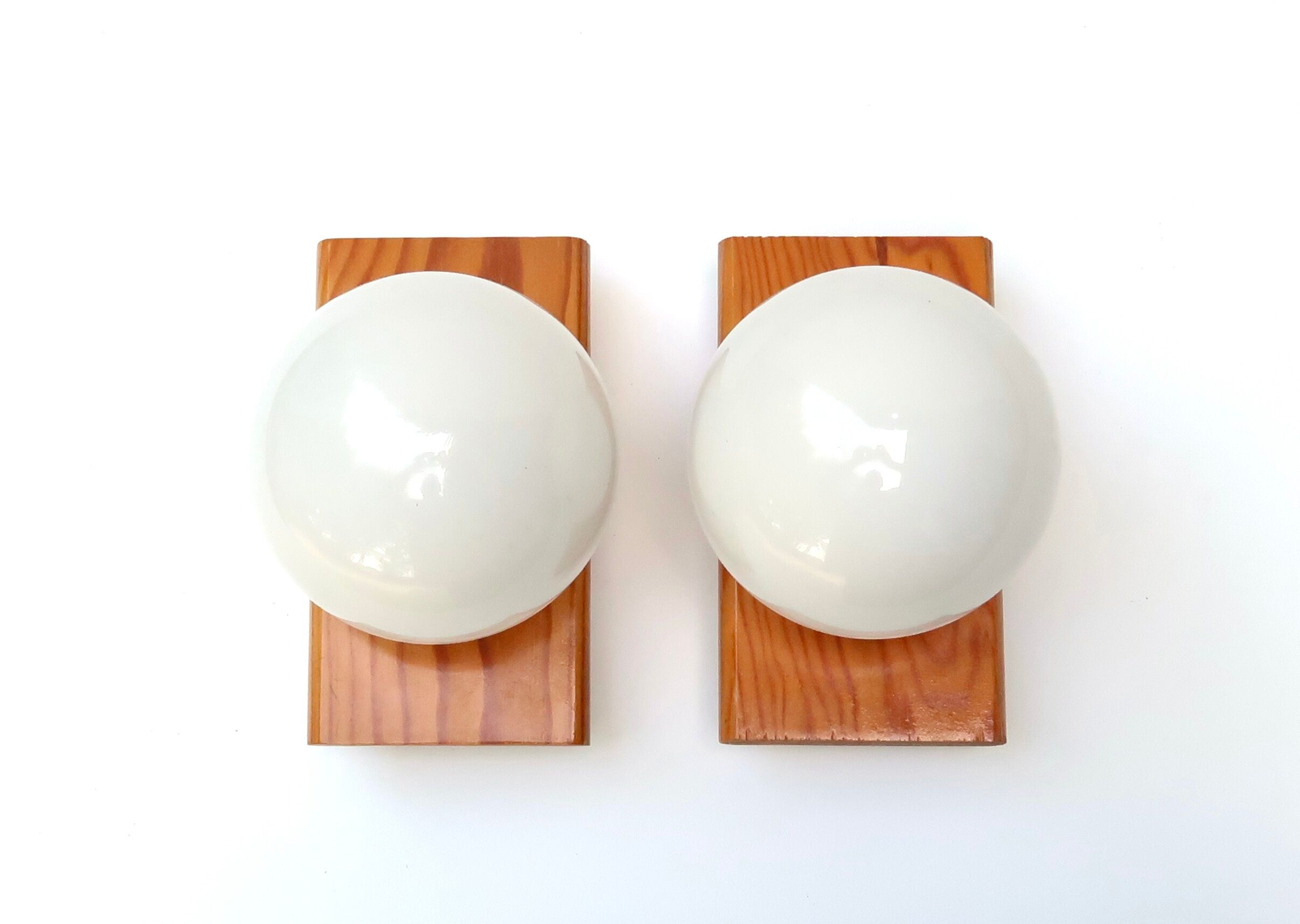 Pair of wood sconces and opaque white glass, 70s