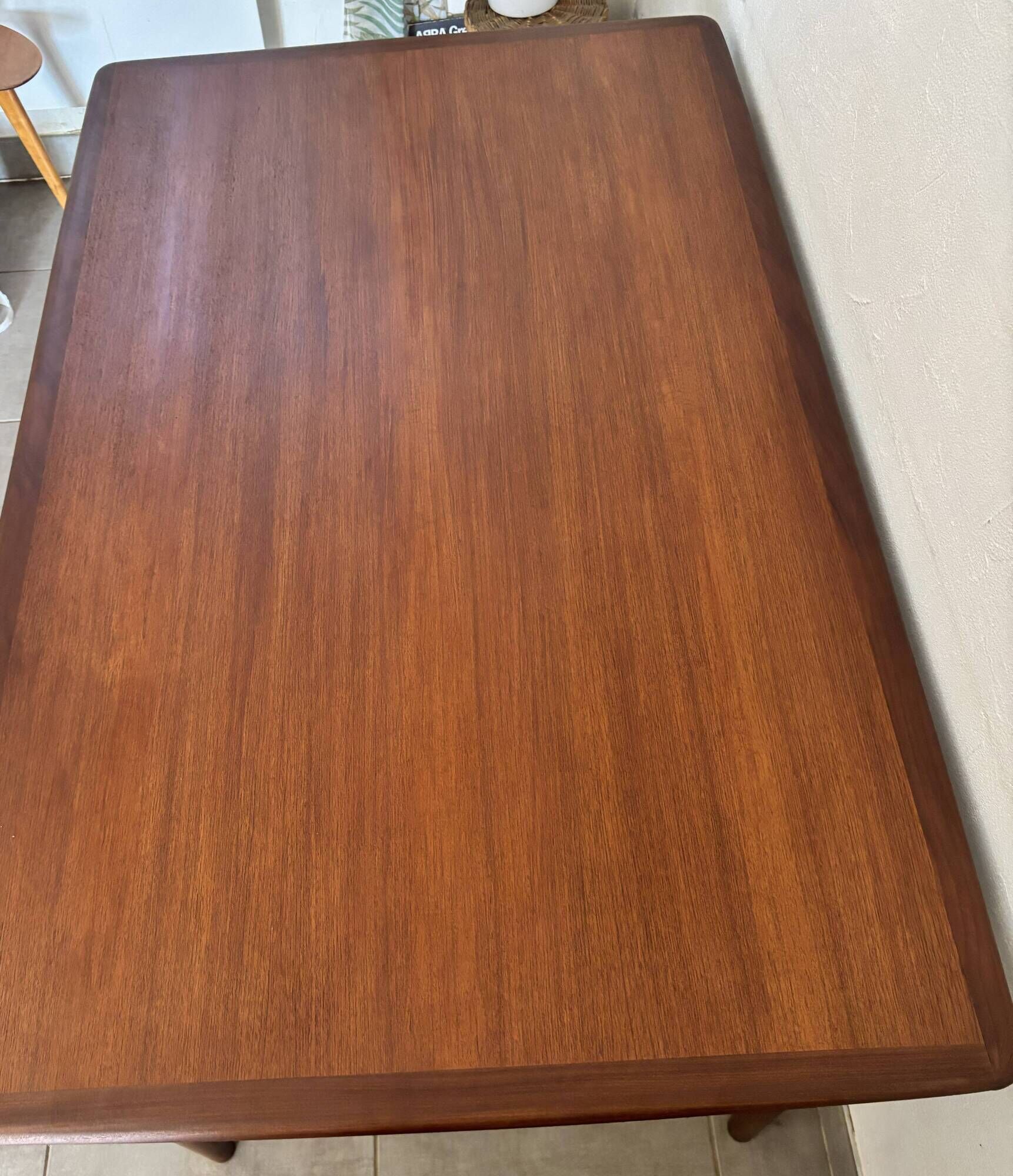 Extendable teak table in Scandinavian/Danish style, Ligne Roset, 1960s.