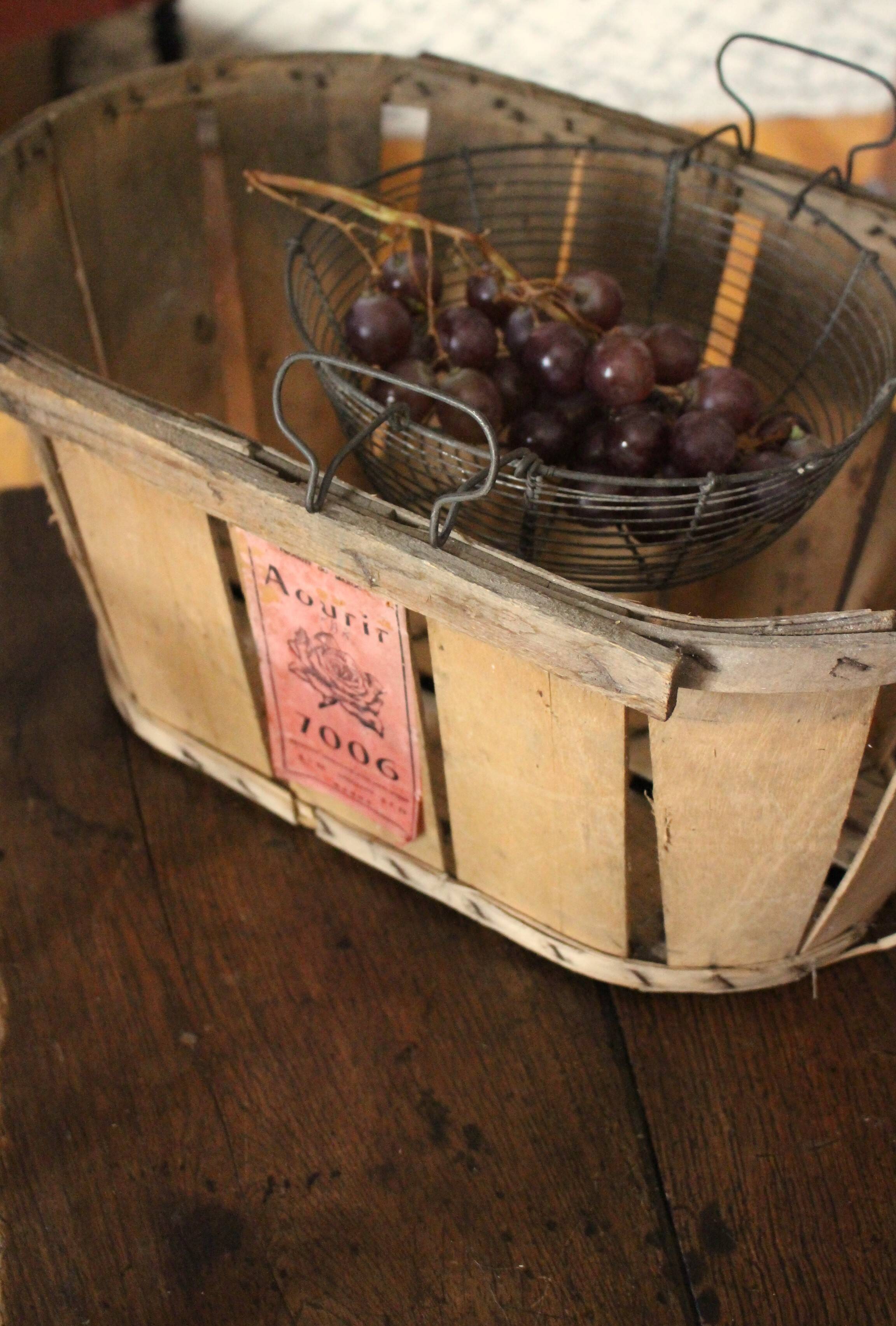 Wire fryer basket with diversion handle